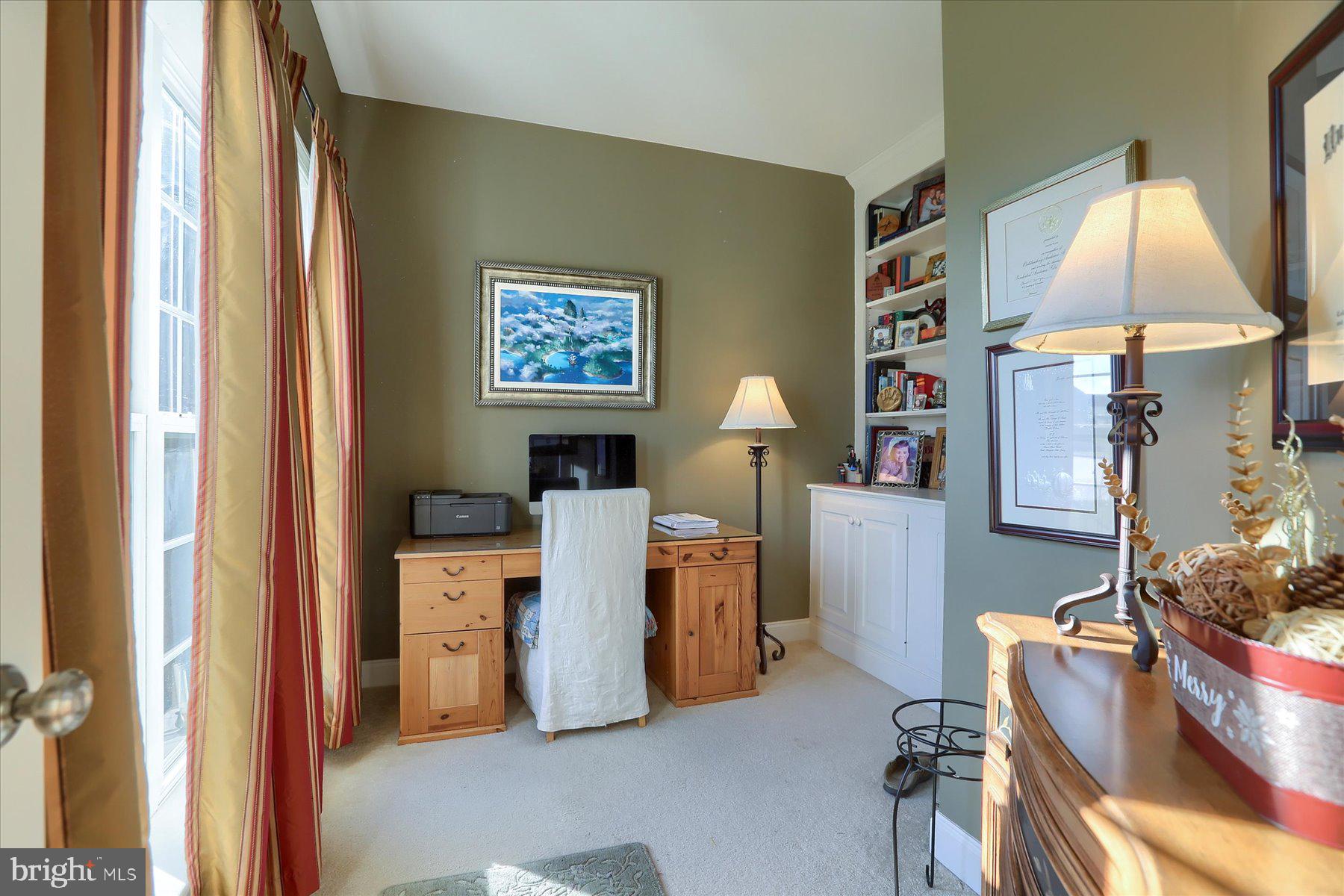 LONDON CROFT - Residential