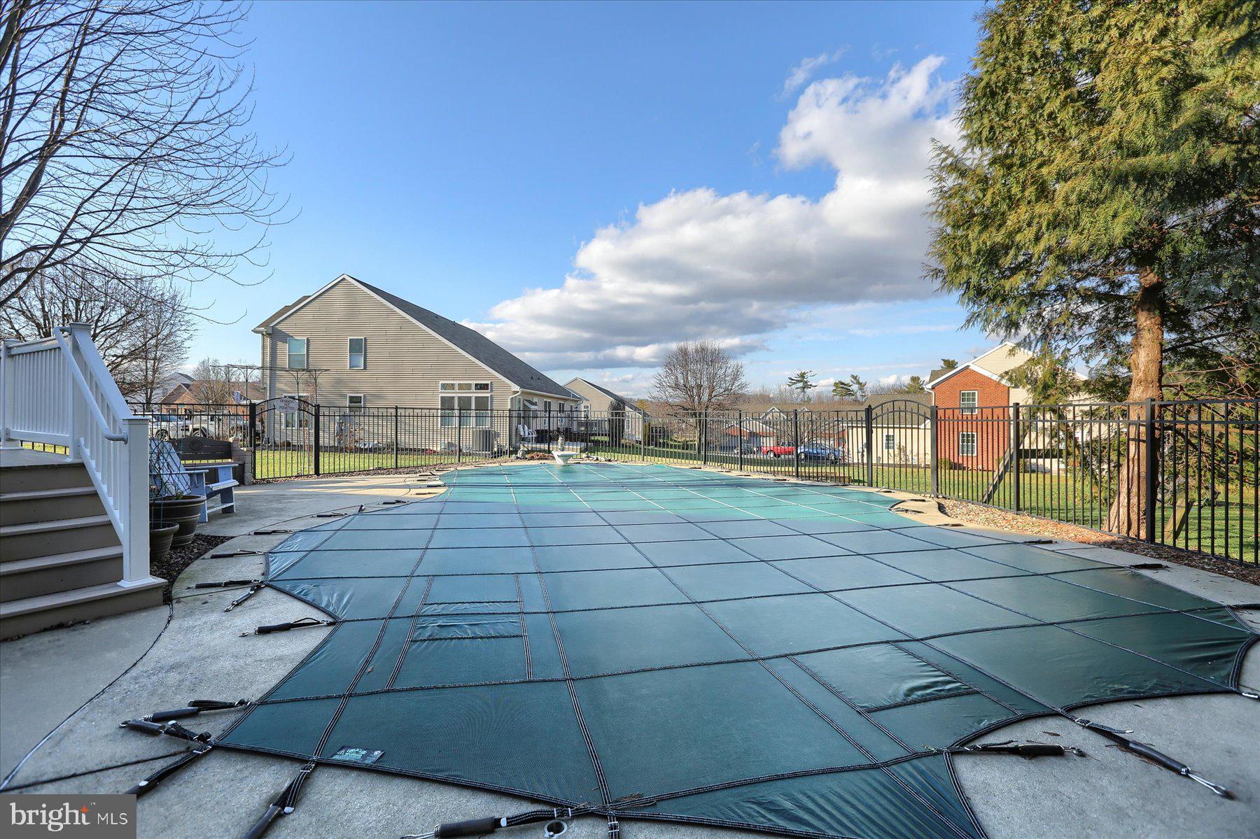 LONDON CROFT - Residential