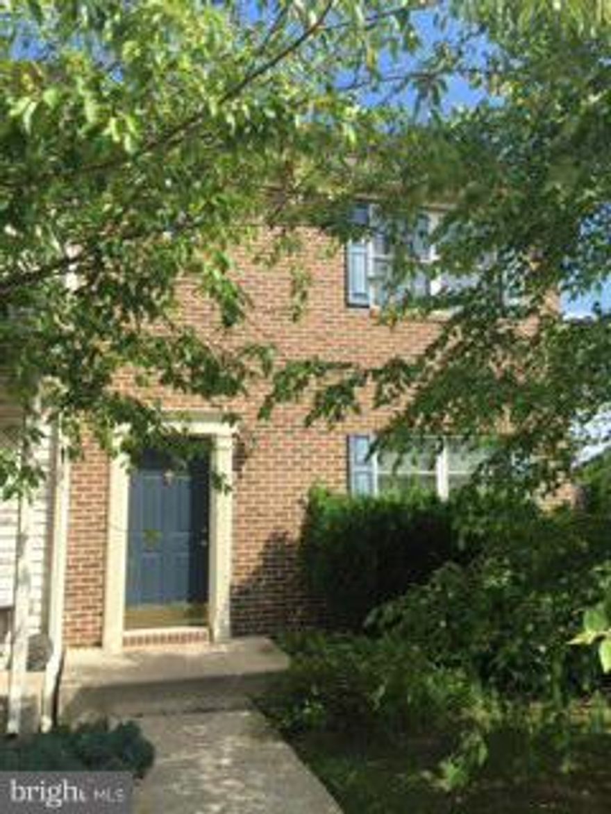 Lovely brick end unit townhouse with 3 bedrooms and 2.5 baths. Spacious living/dining and kitchen. Full unfinished basement with walk-out. Master bedroom has full bath, walk-in closet and tray ceiling. Convenient to I-81.