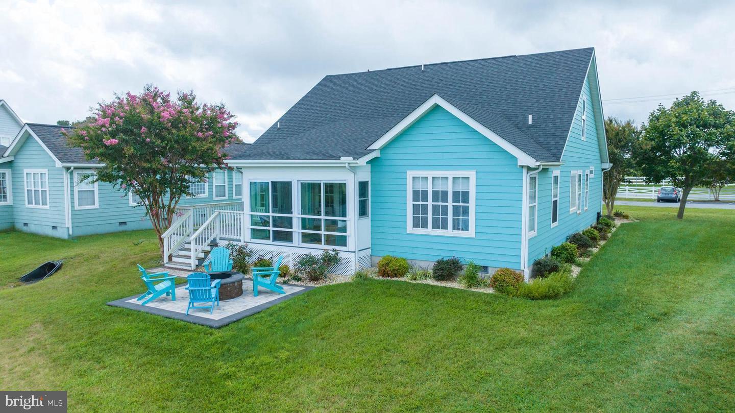 298 LAKESIDE DRIVE