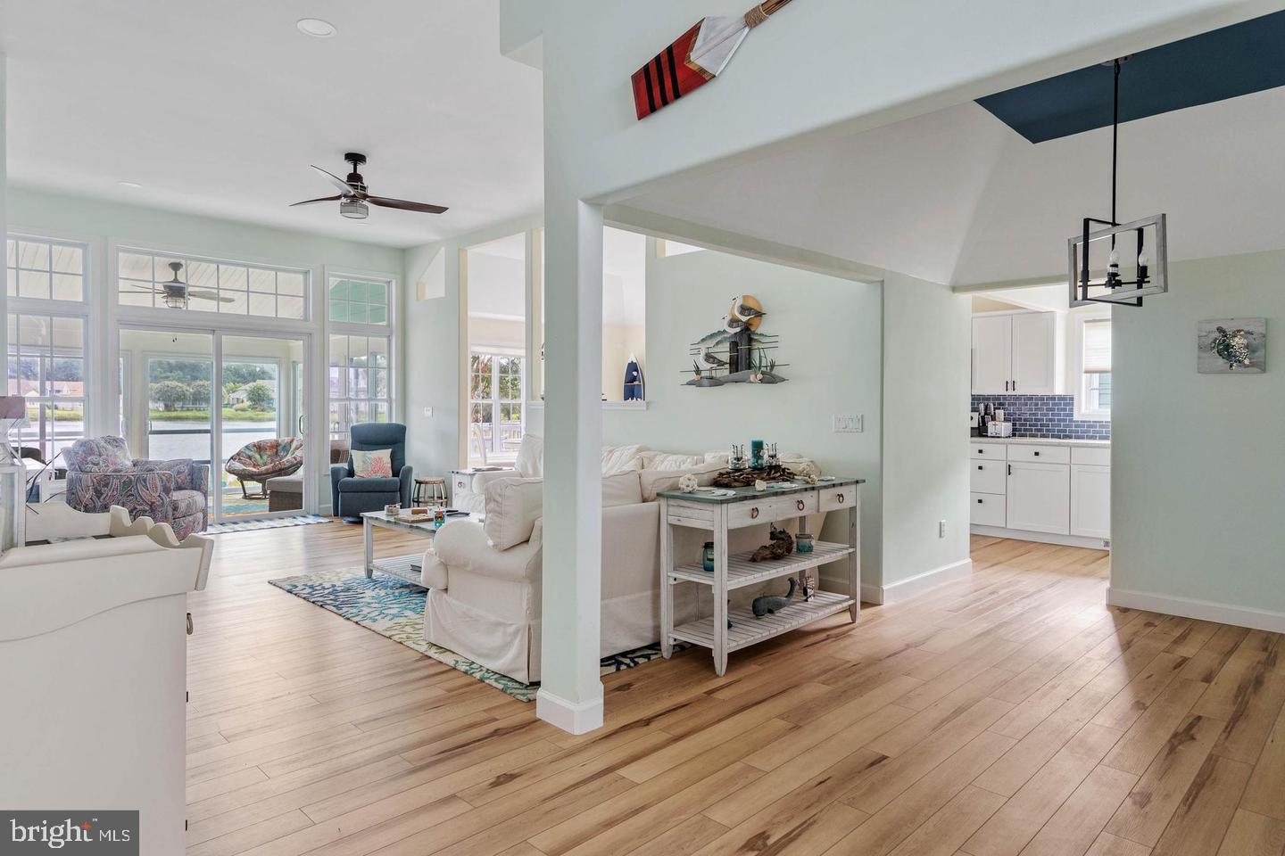 298 LAKESIDE DRIVE