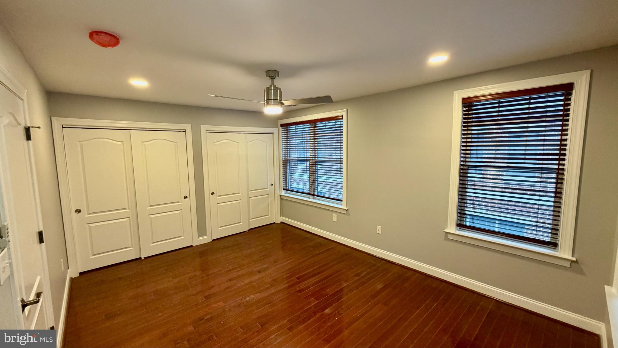 QUEEN VILLAGE - Residential