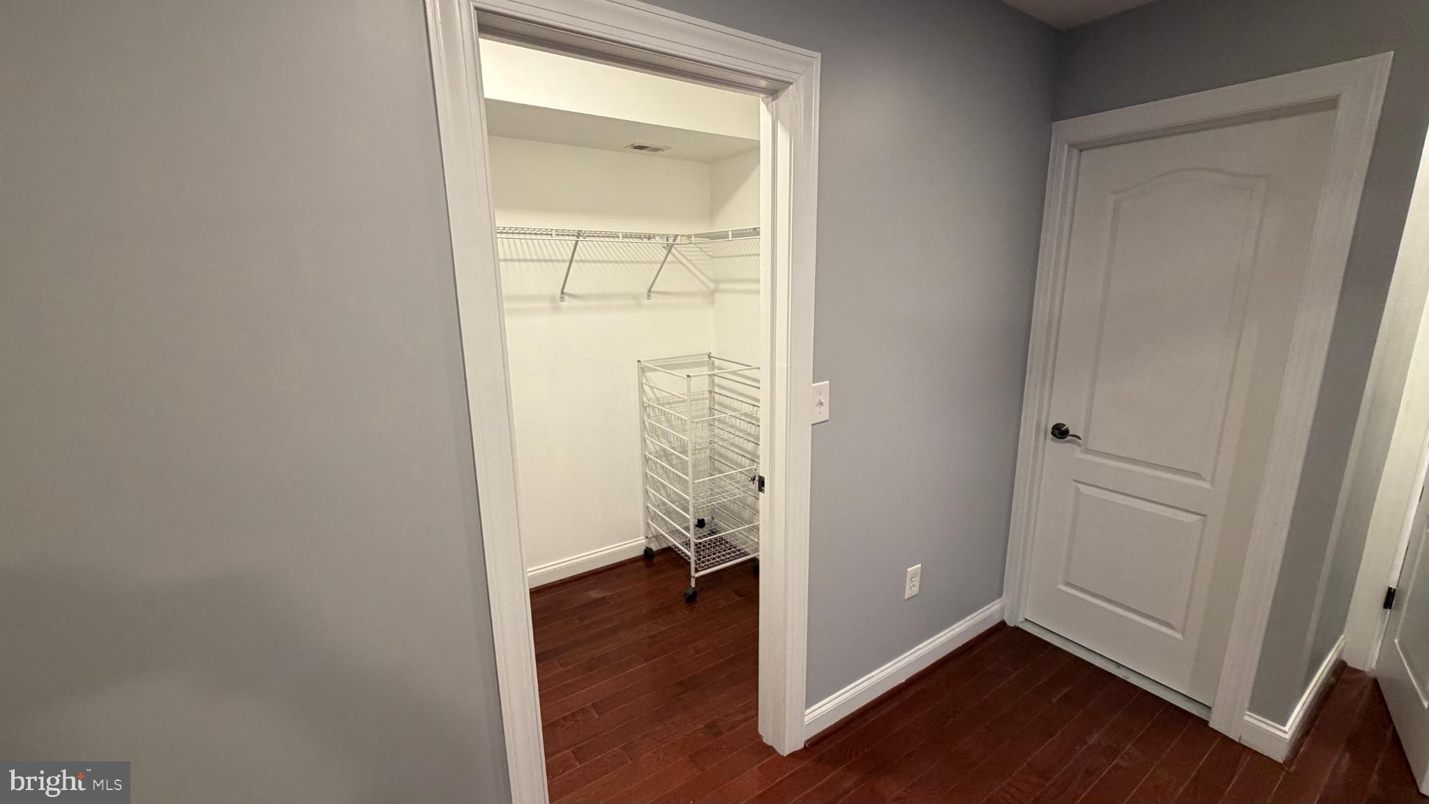 QUEEN VILLAGE - Residential