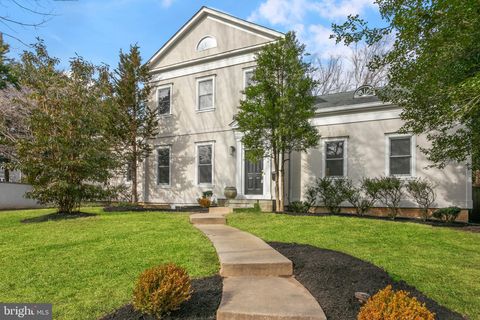 Photo of 143 HESKETH ST, CHEVY CHASE, MD 20815 (MLS # MDMC2082066)