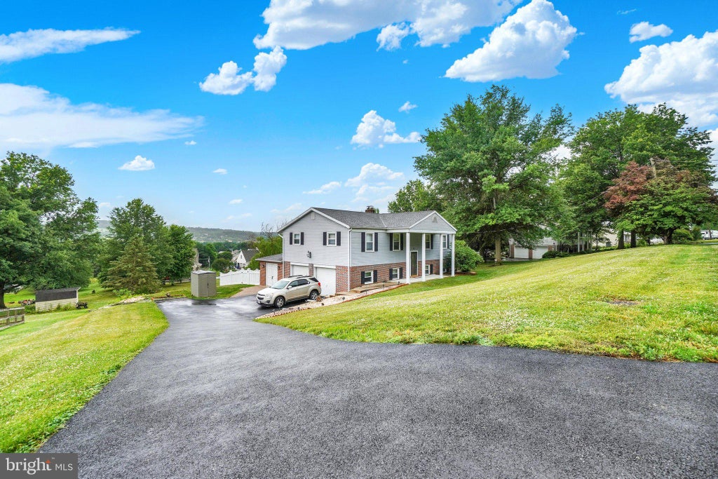 Photo of 20 Oak Drive, MOUNT WOLF, PA 17347 (MLS # PAYK2106434)