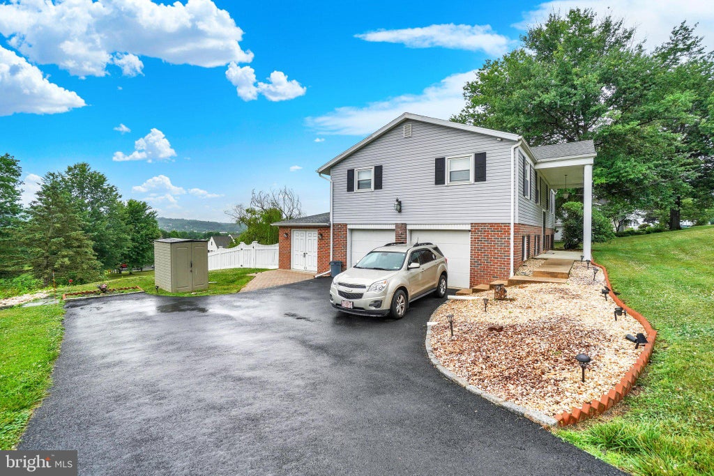 Photo of 20 Oak Drive, MOUNT WOLF, PA 17347 (MLS # PAYK2106434)