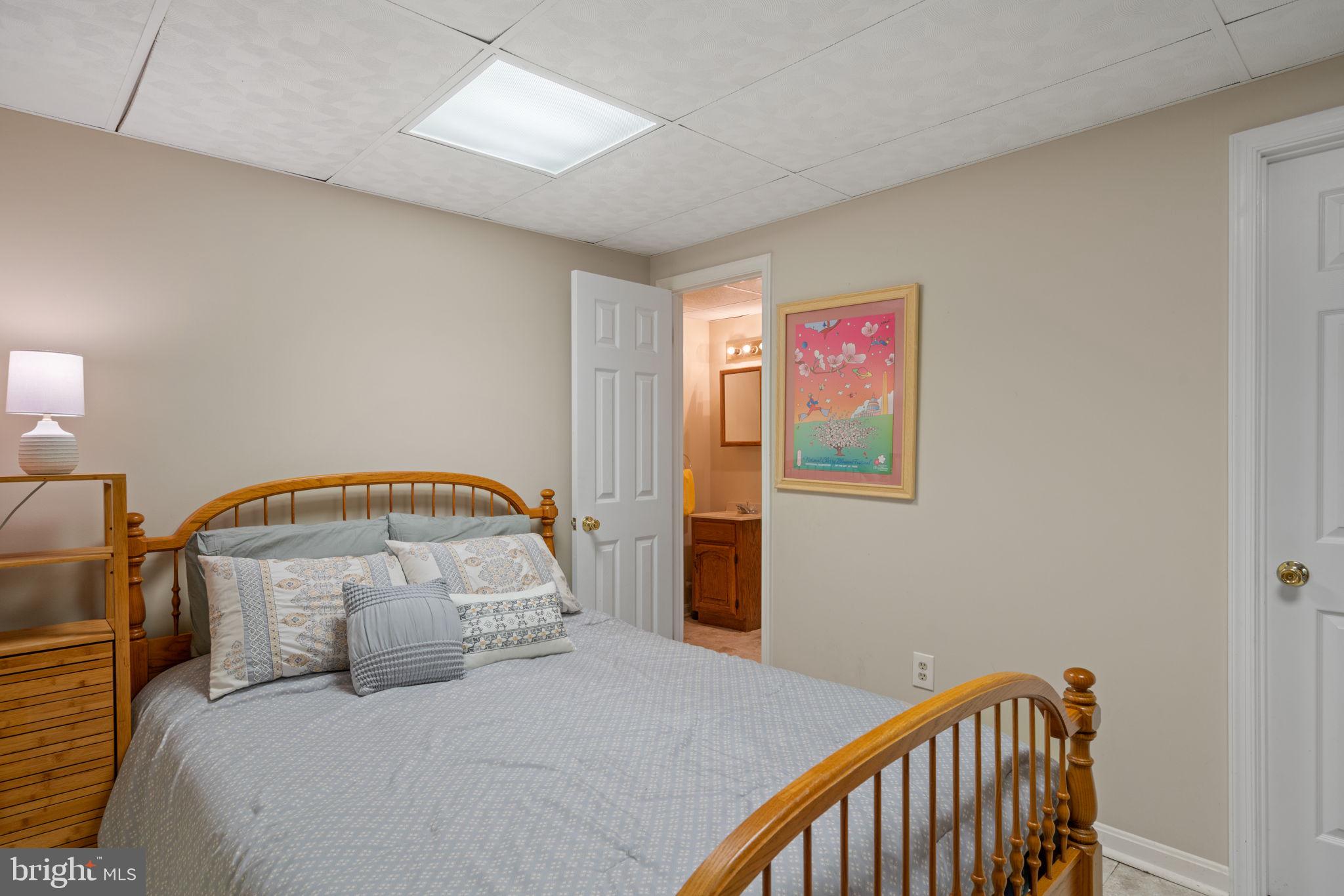 PINECREST - Residential