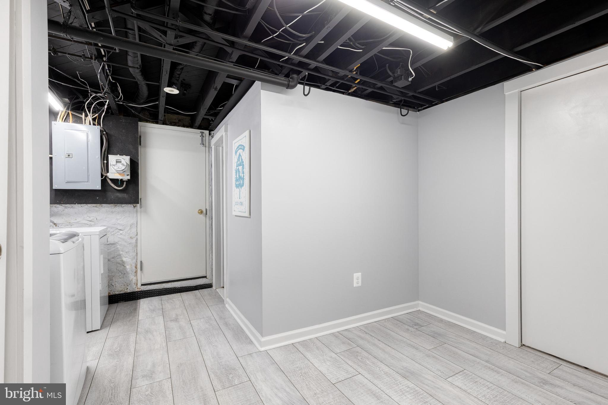 BURKLEIGH SQUARE - Residential