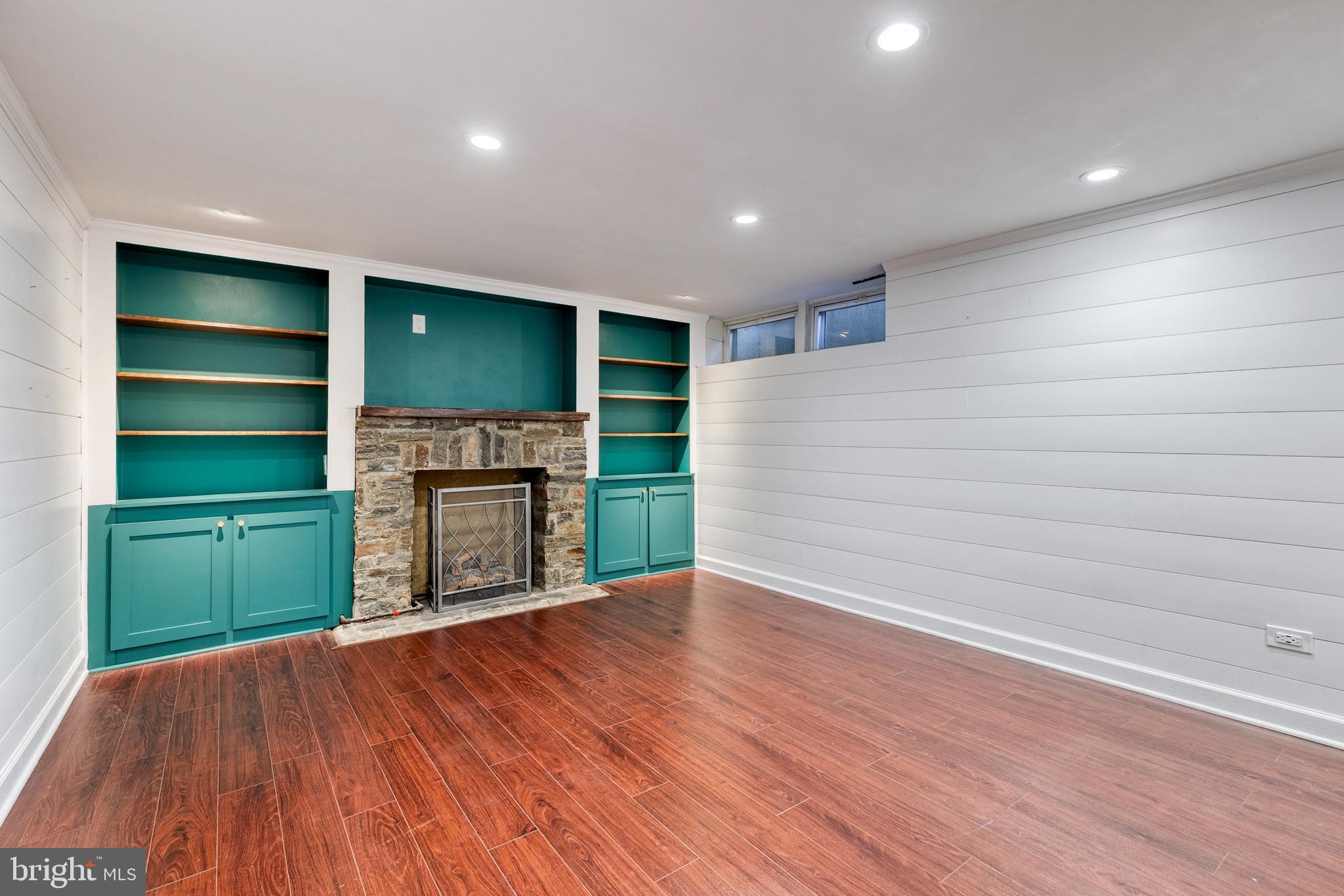 BURKLEIGH SQUARE - Residential