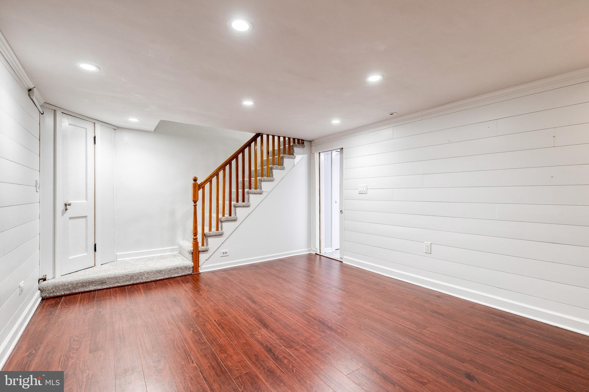 BURKLEIGH SQUARE - Residential