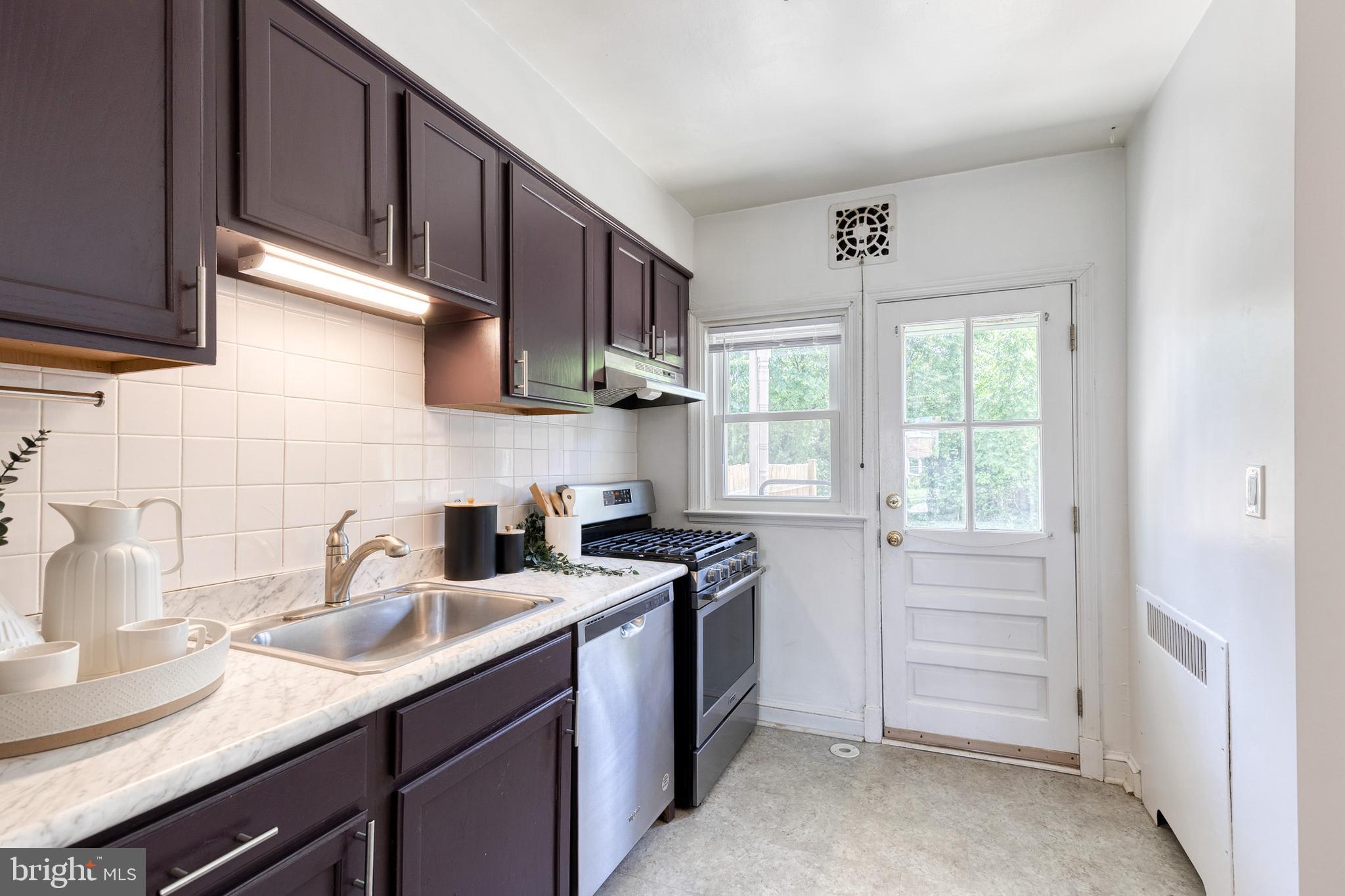 BURKLEIGH SQUARE - Residential
