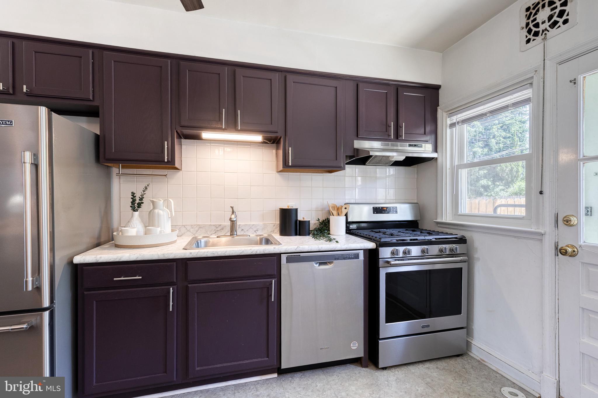 BURKLEIGH SQUARE - Residential