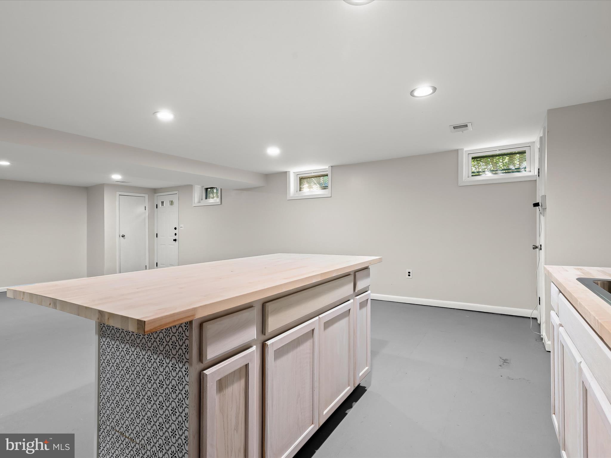 SUTER CIRCLE - Residential