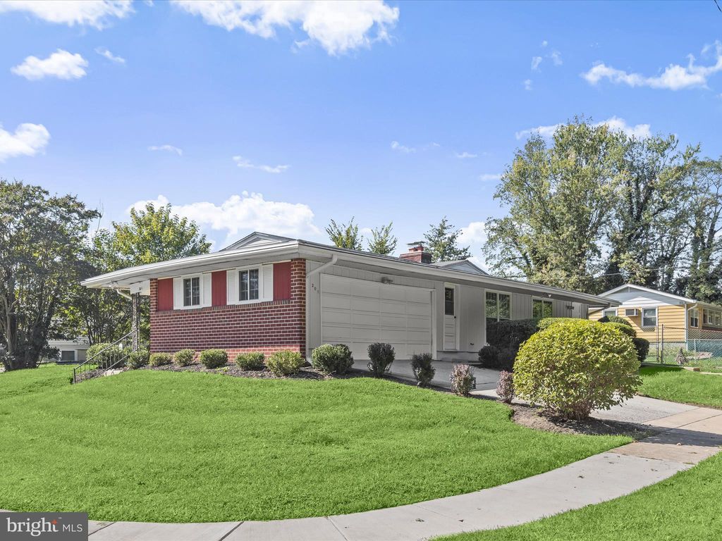 Photo of 201 Suter Road, CATONSVILLE, MD 21228 (MLS # MDBC2141856)