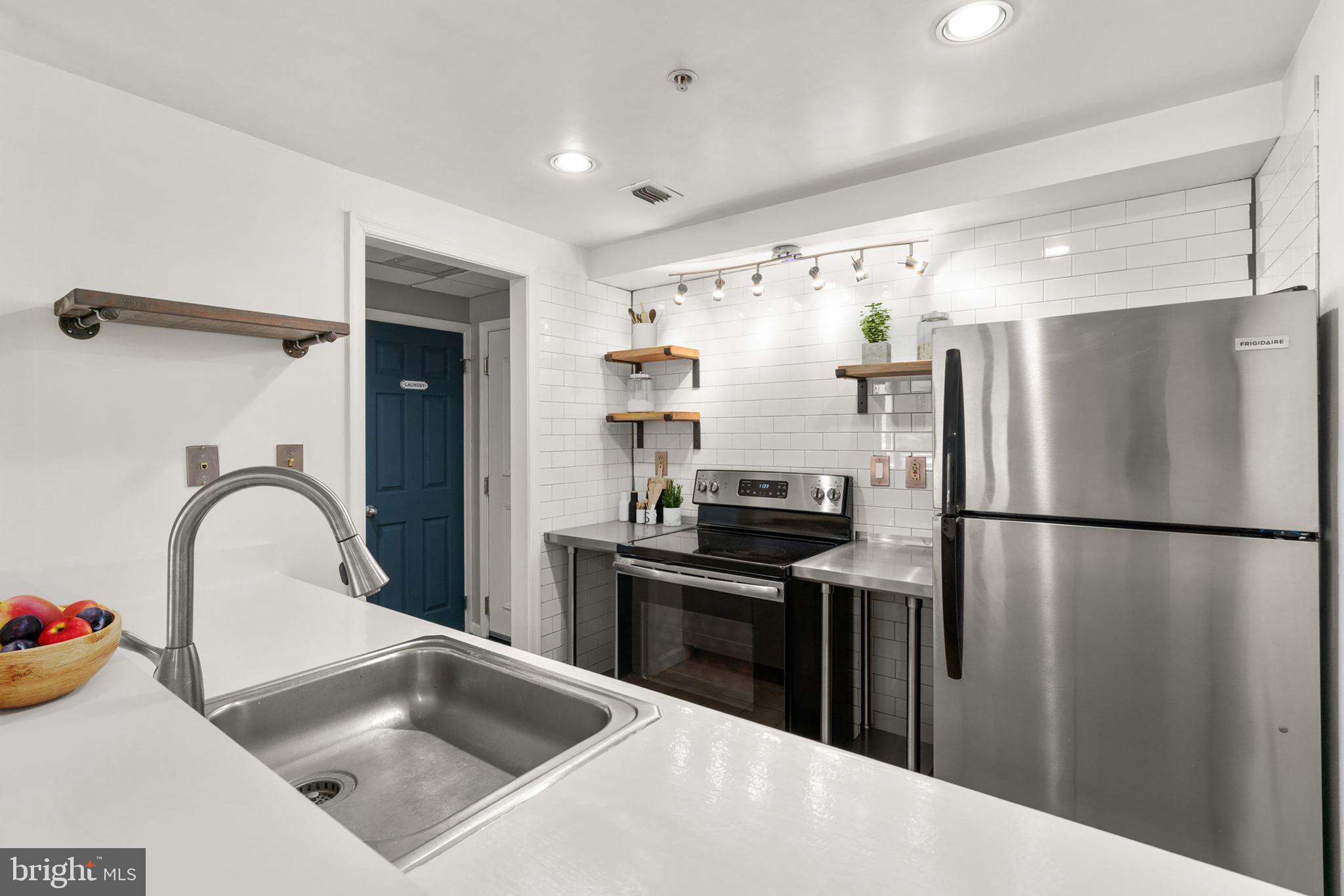 HENDERSON'S WHARF - Residential