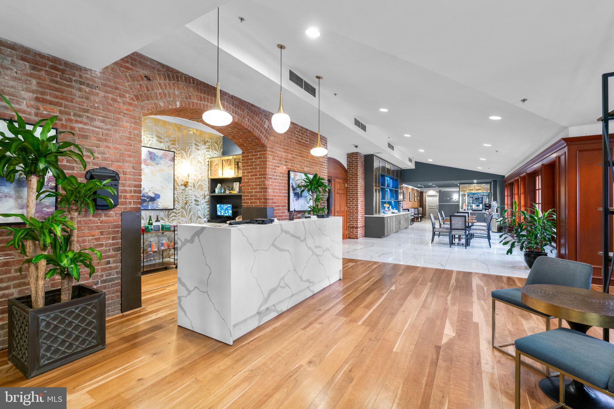 HENDERSON'S WHARF - Residential