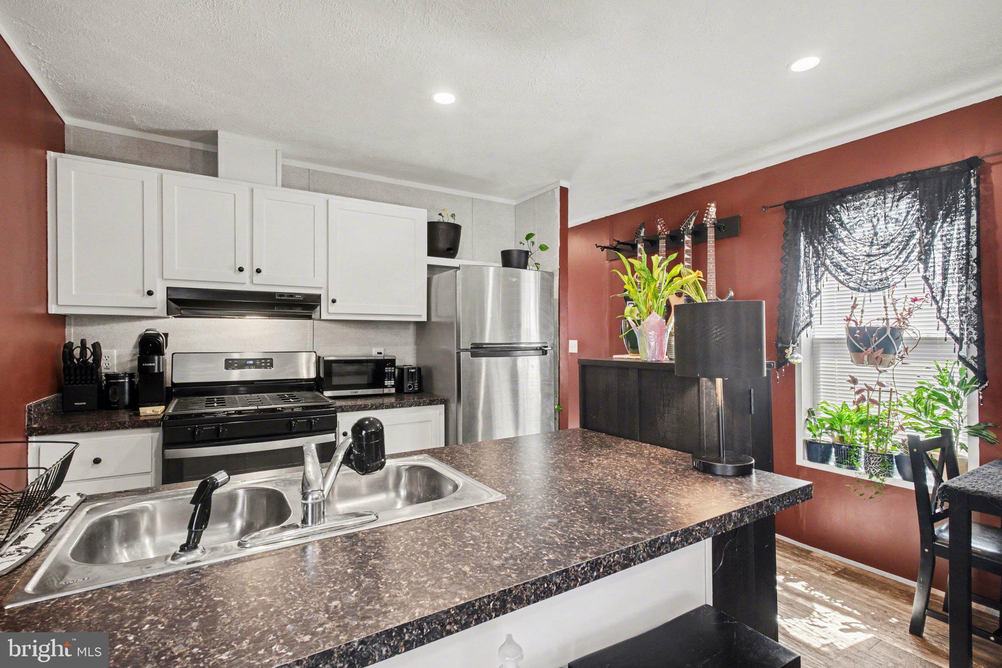 OAK KNOLL ESTATES - Residential