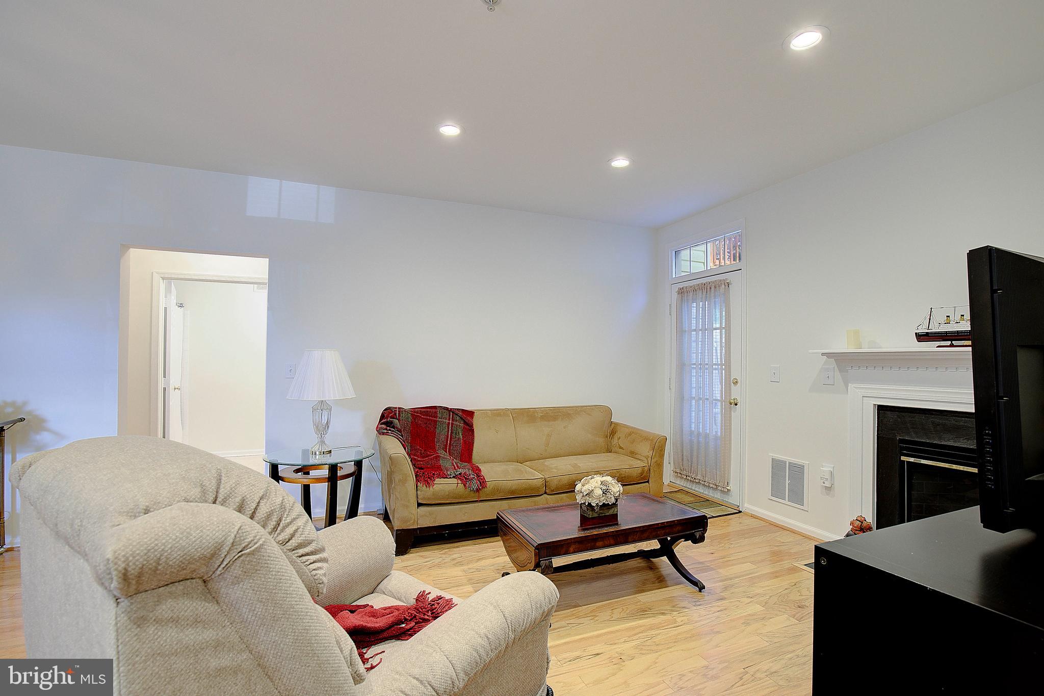 NANTUCKET MEWS @ CROFTON - Residential