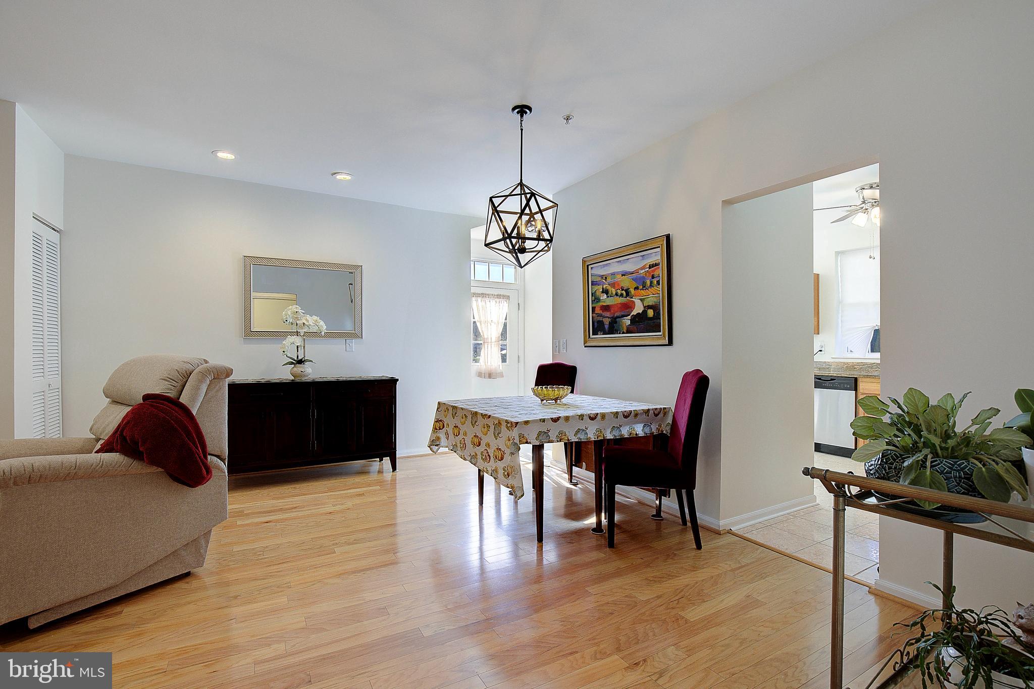 NANTUCKET MEWS @ CROFTON - Residential