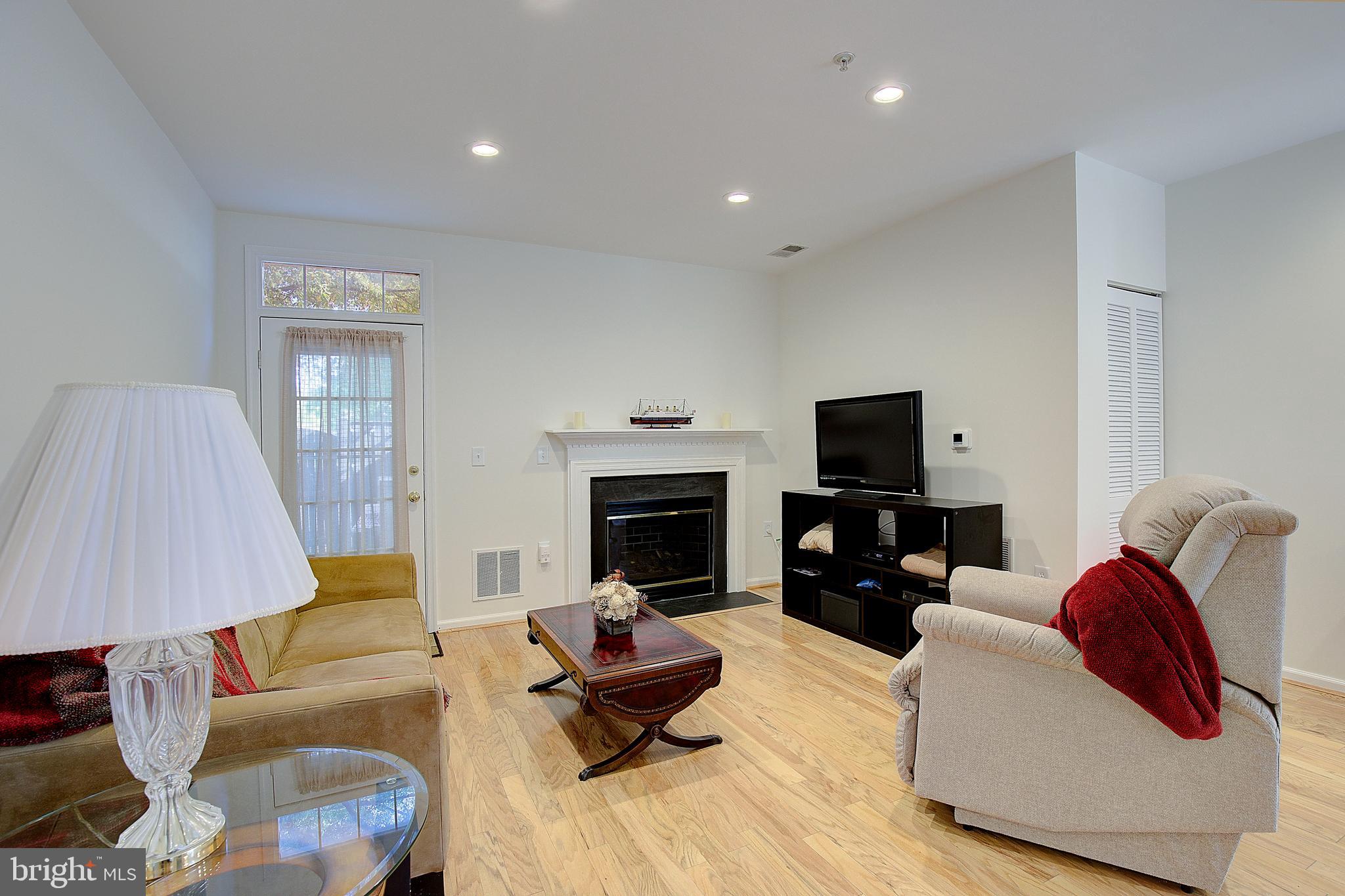 NANTUCKET MEWS @ CROFTON - Residential