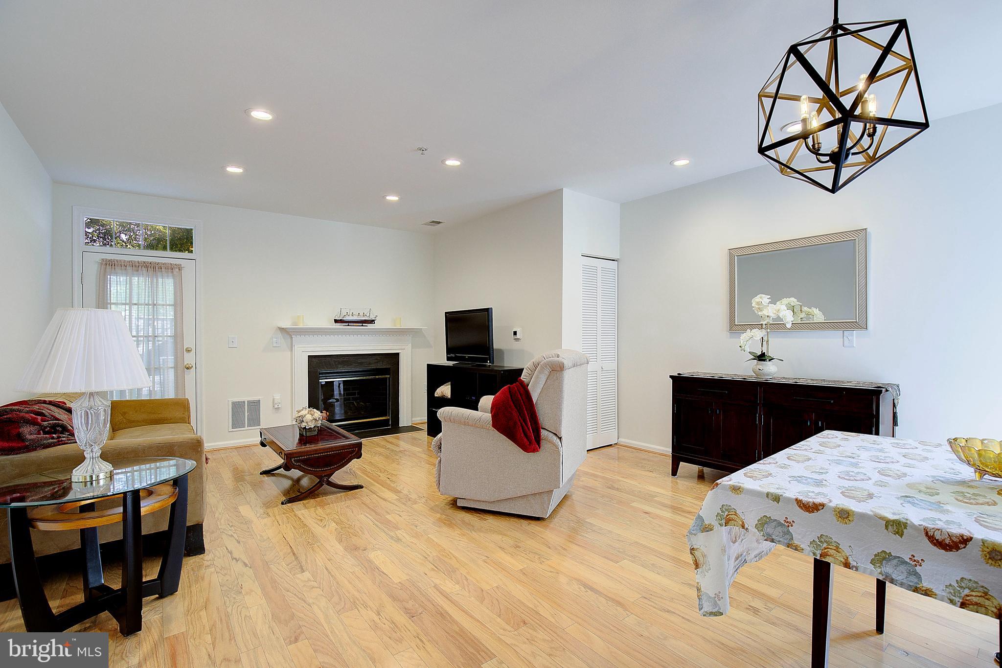 NANTUCKET MEWS @ CROFTON - Residential