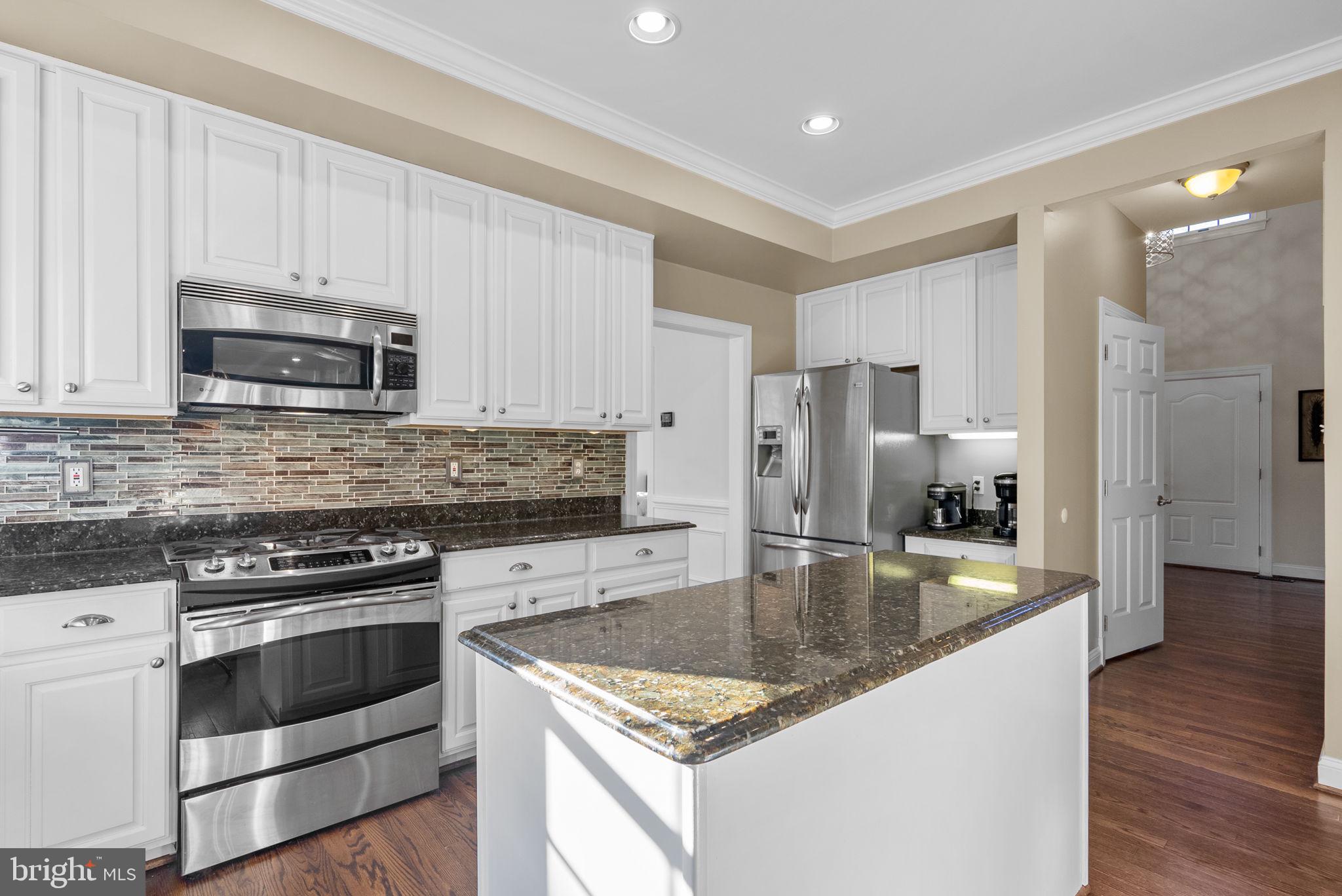 RIVER HILL - Residential