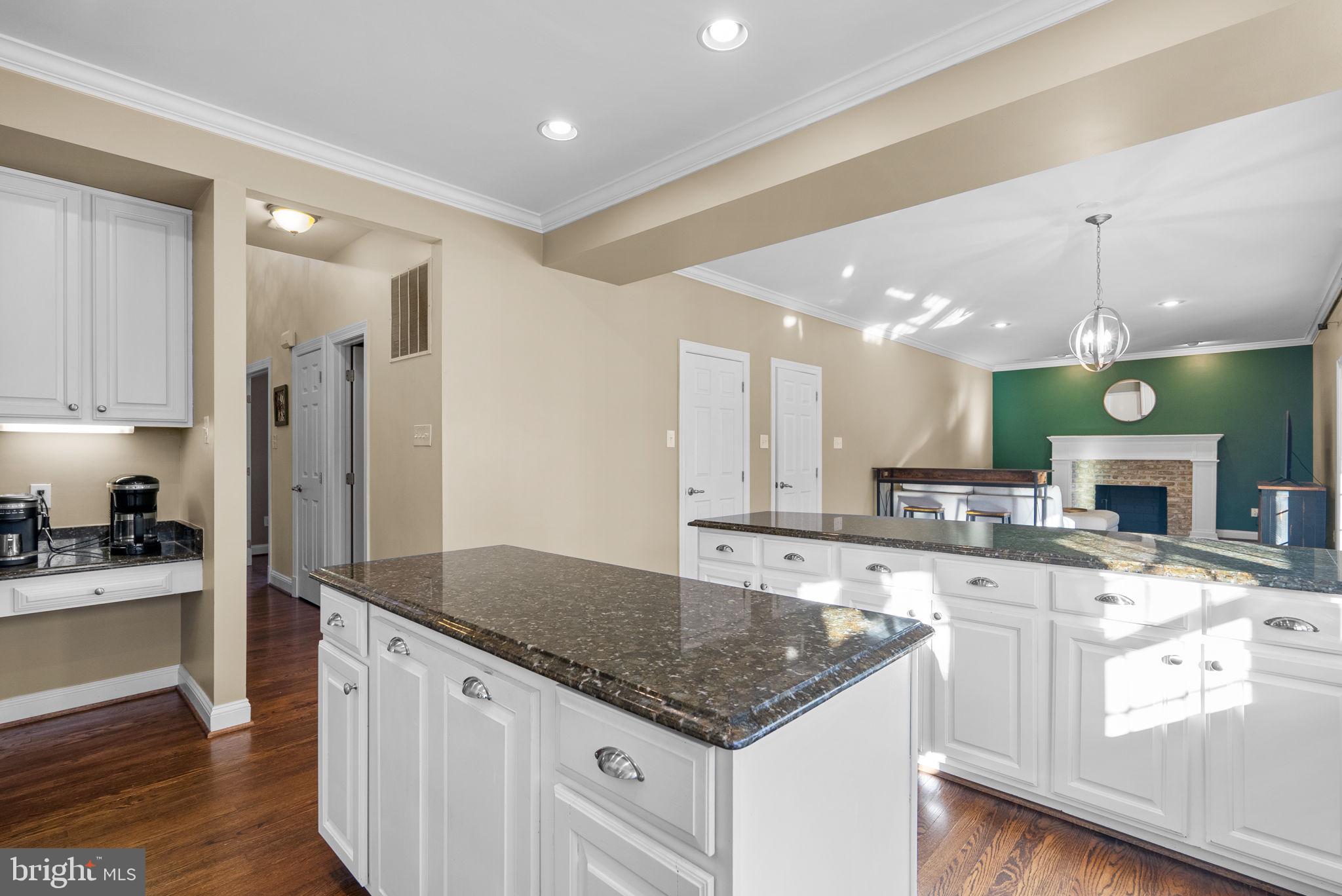 RIVER HILL - Residential