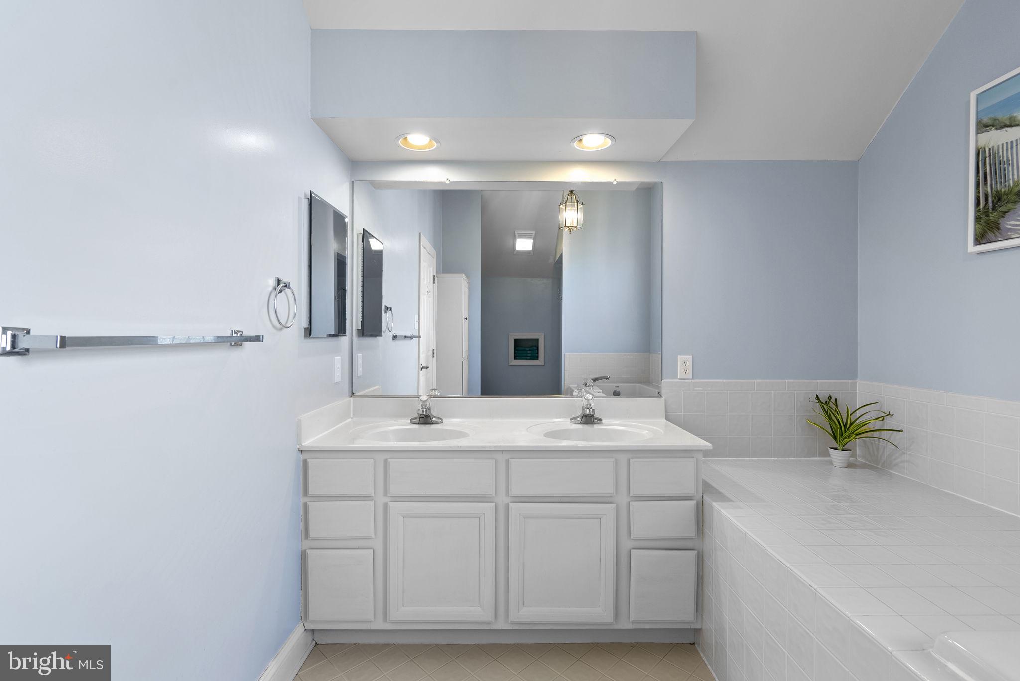 RIVER HILL - Residential