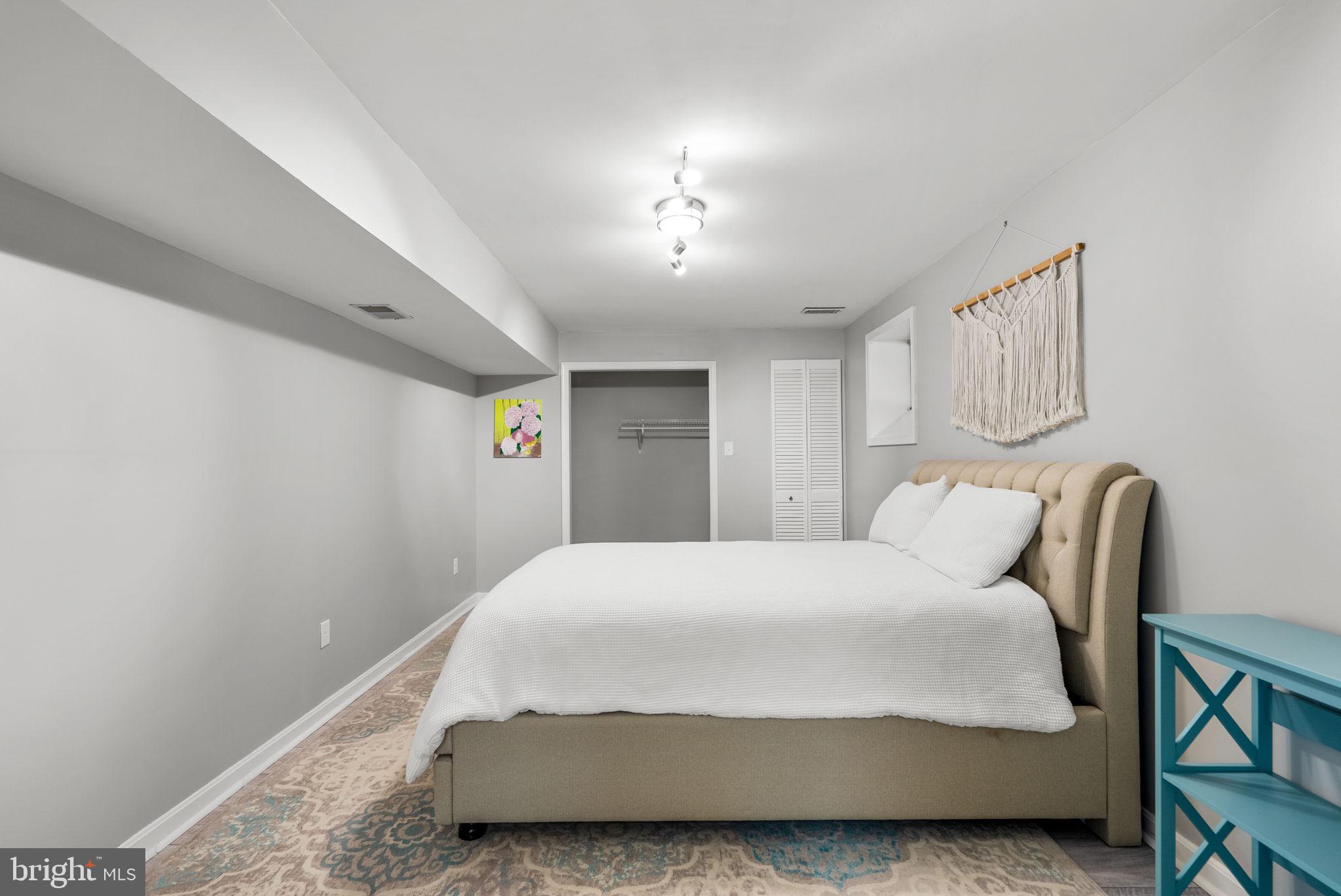 RIVER HILL - Residential