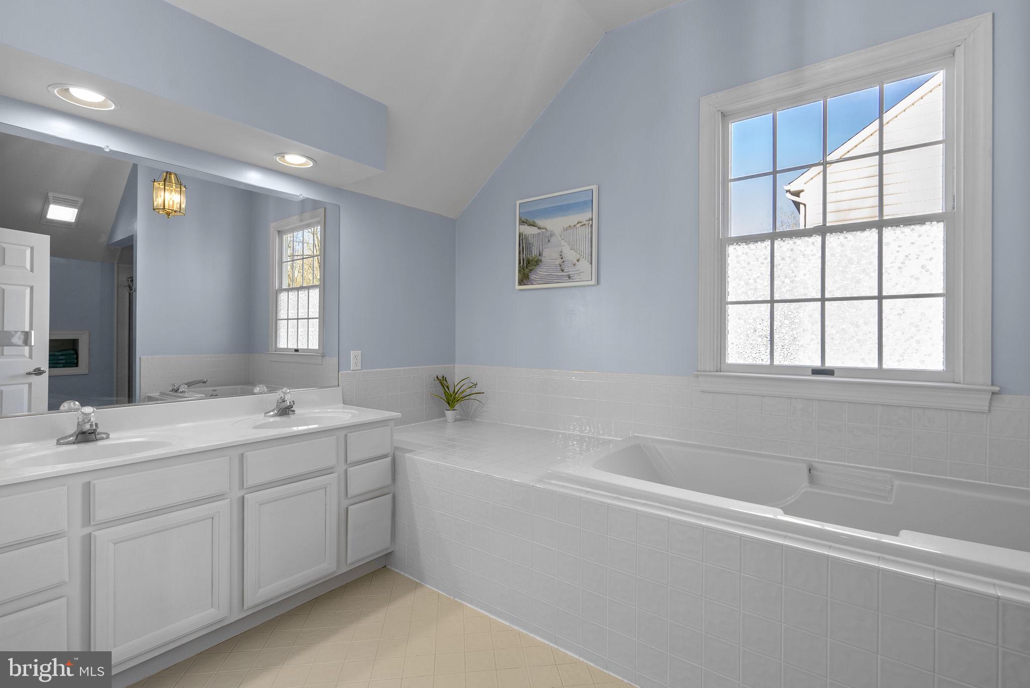 RIVER HILL - Residential