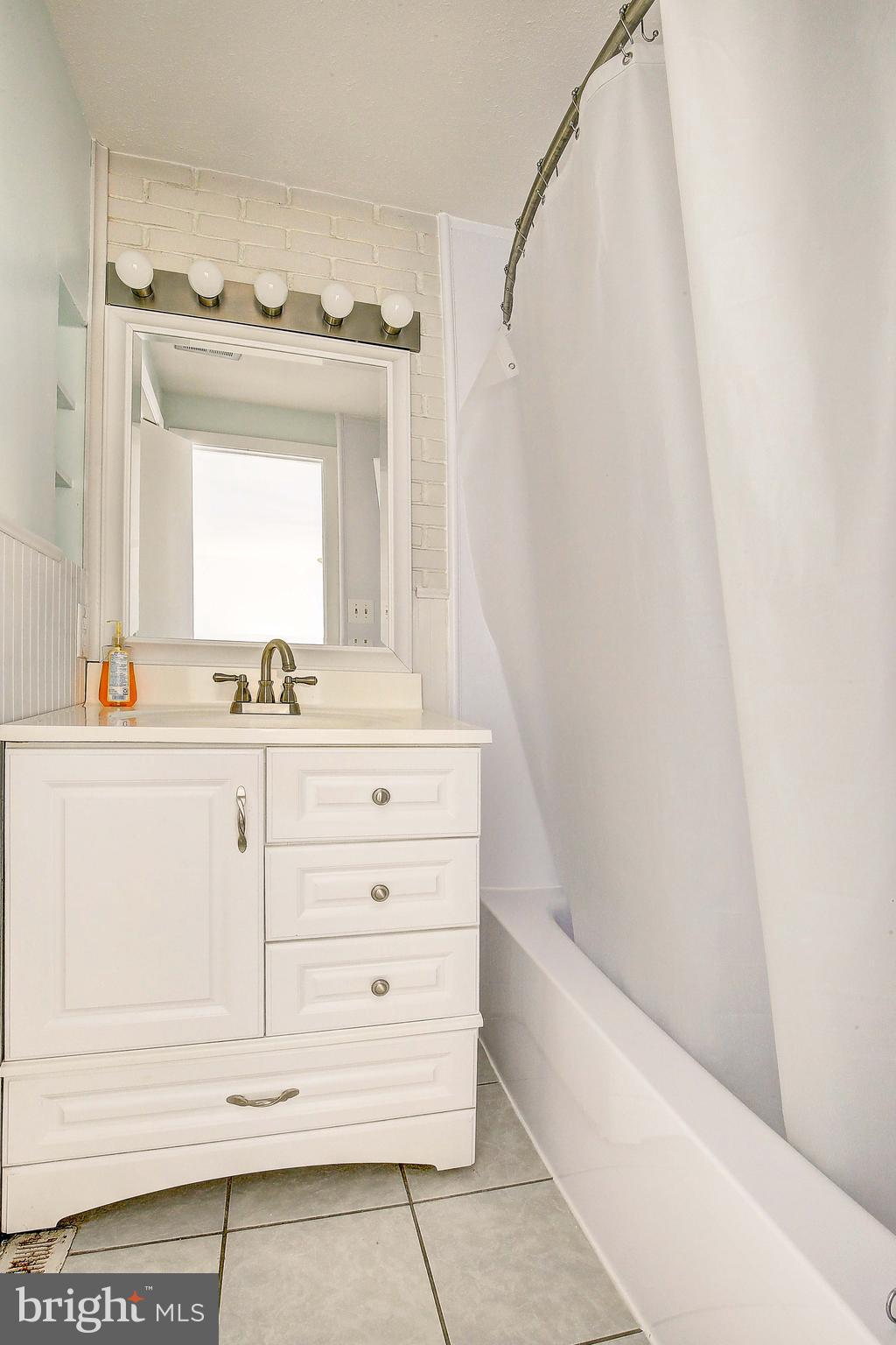 ELIZABETHS LANDING - Residential