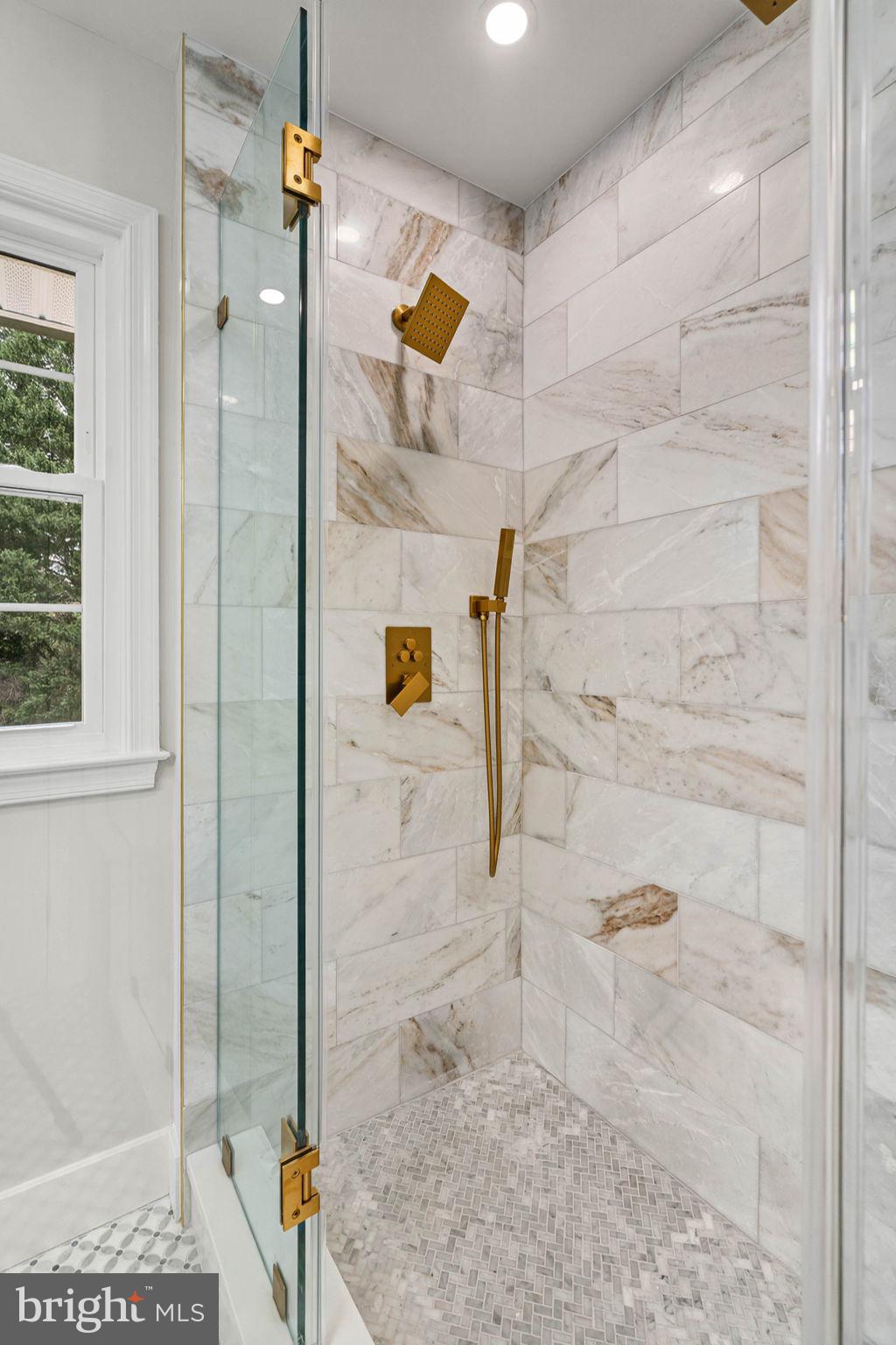 OAKTON GLEN - Residential