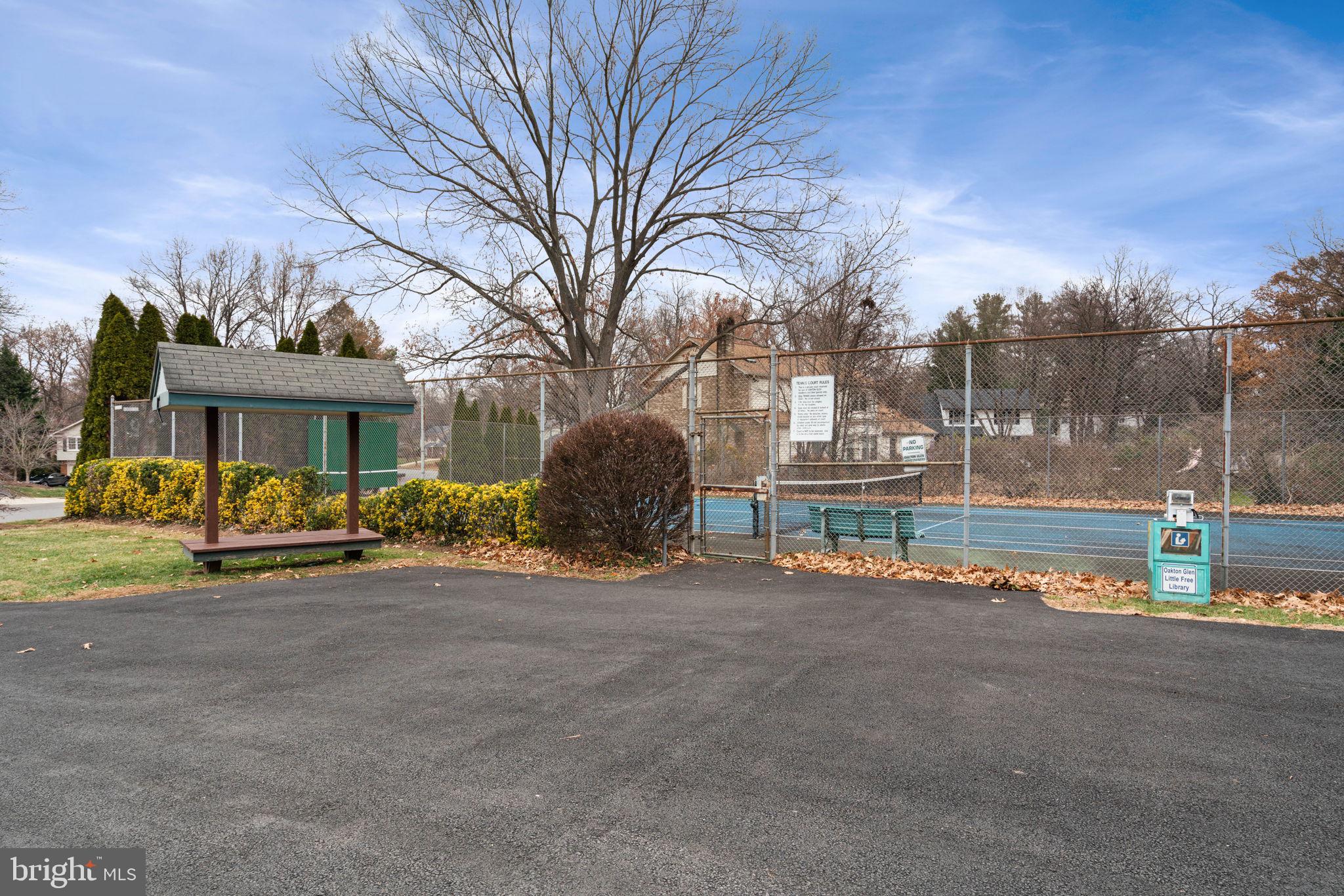 OAKTON GLEN - Residential