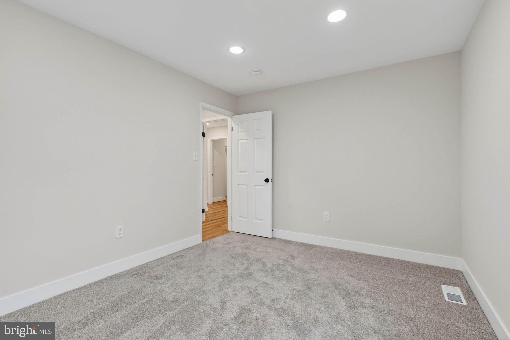 OAKTON GLEN - Residential