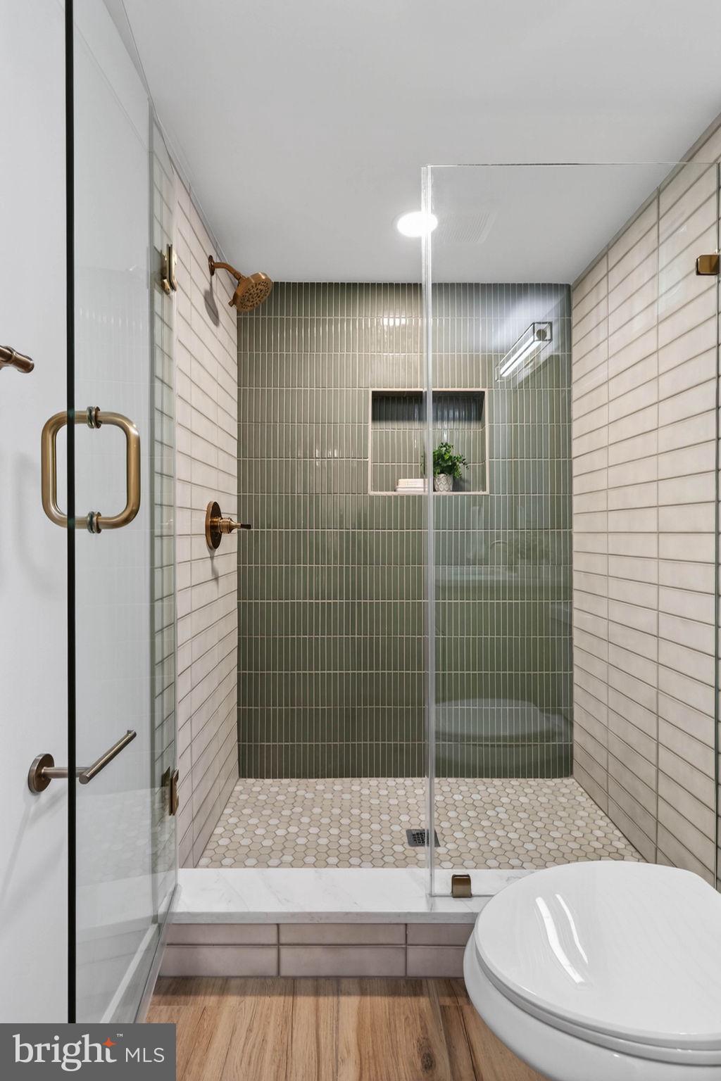 OAKTON GLEN - Residential