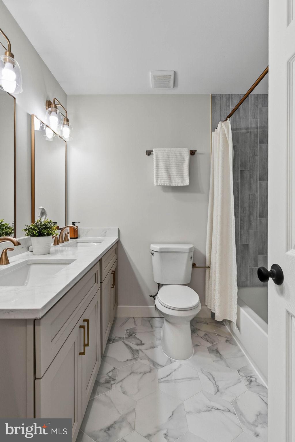 OAKTON GLEN - Residential