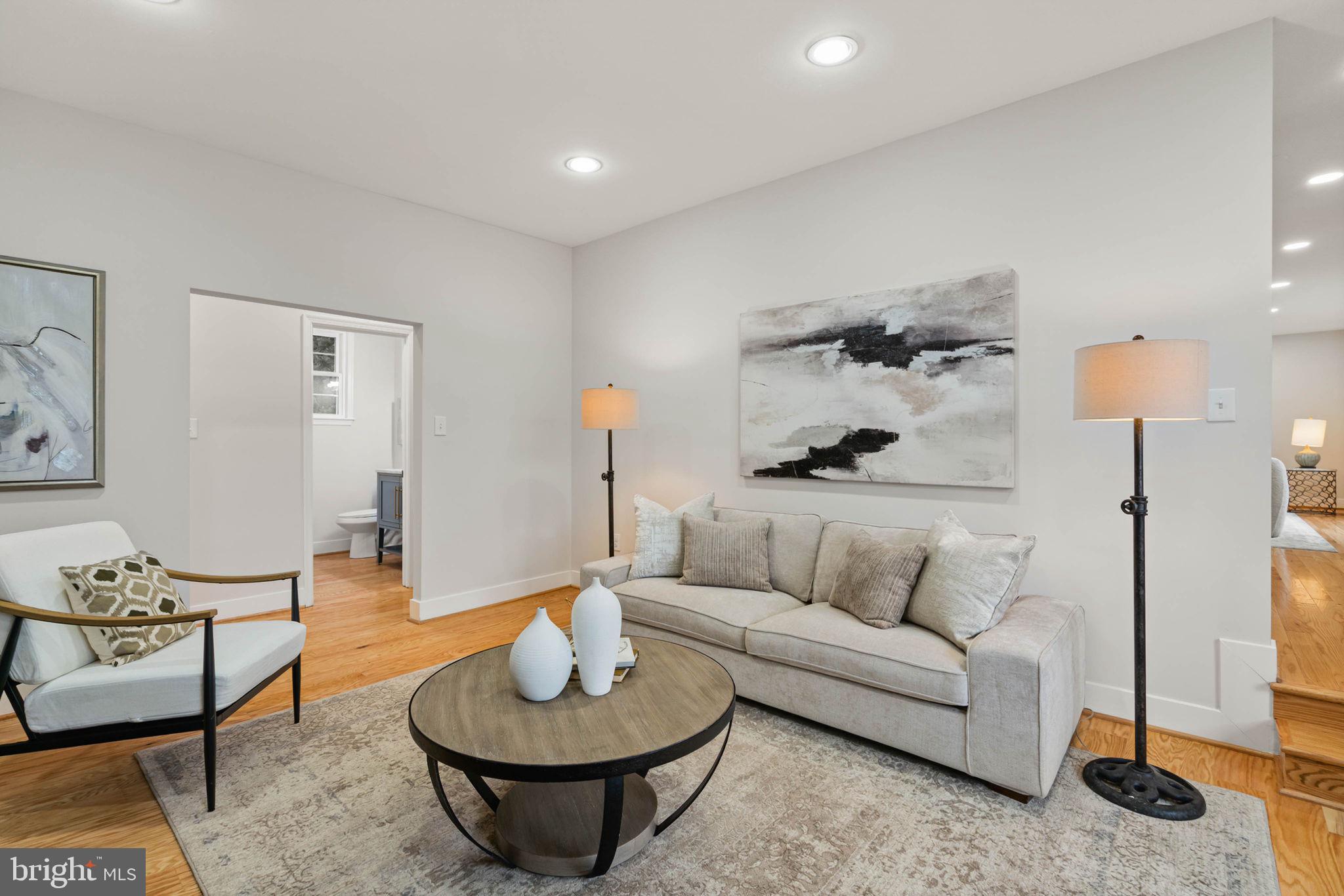 OAKTON GLEN - Residential