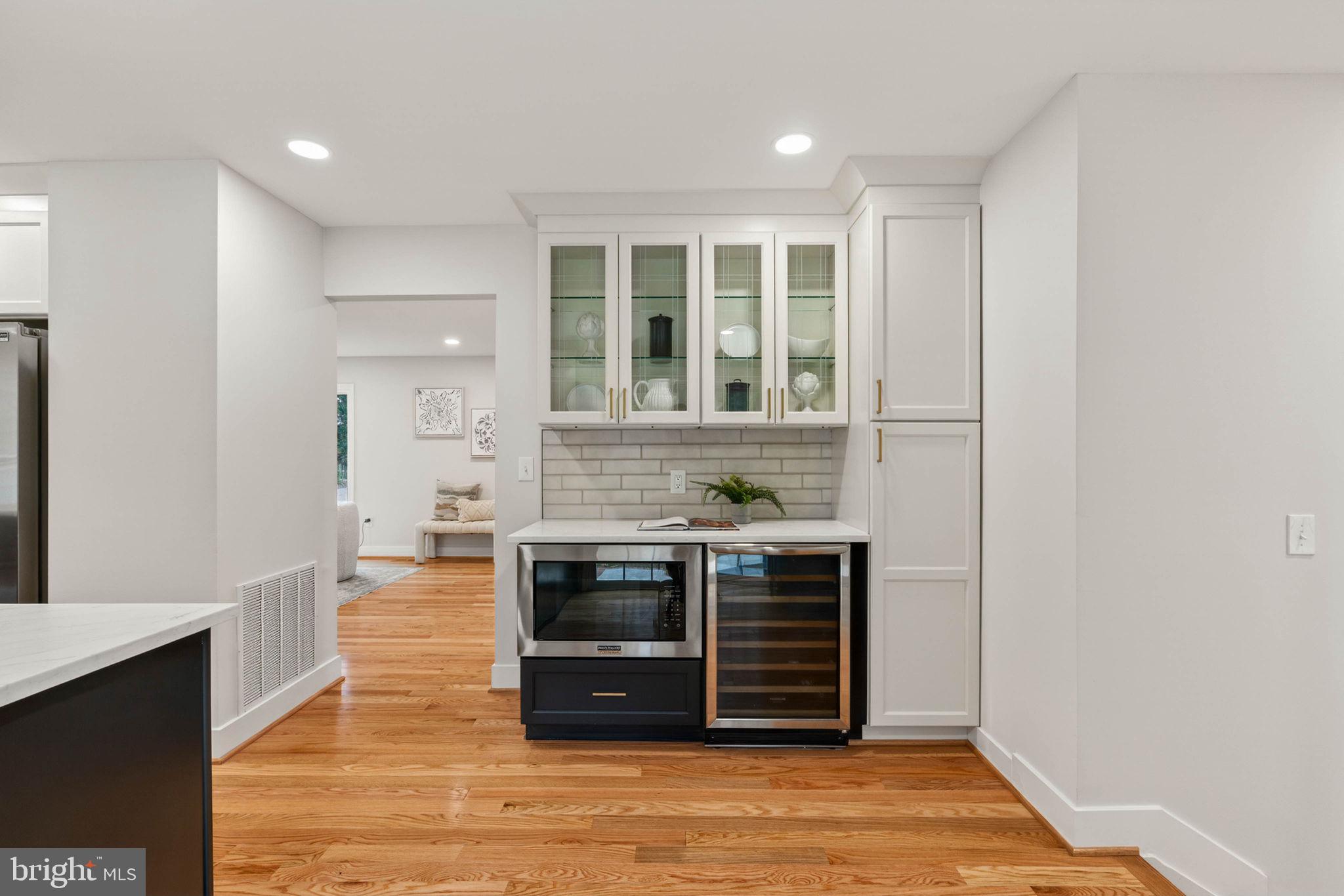 OAKTON GLEN - Residential