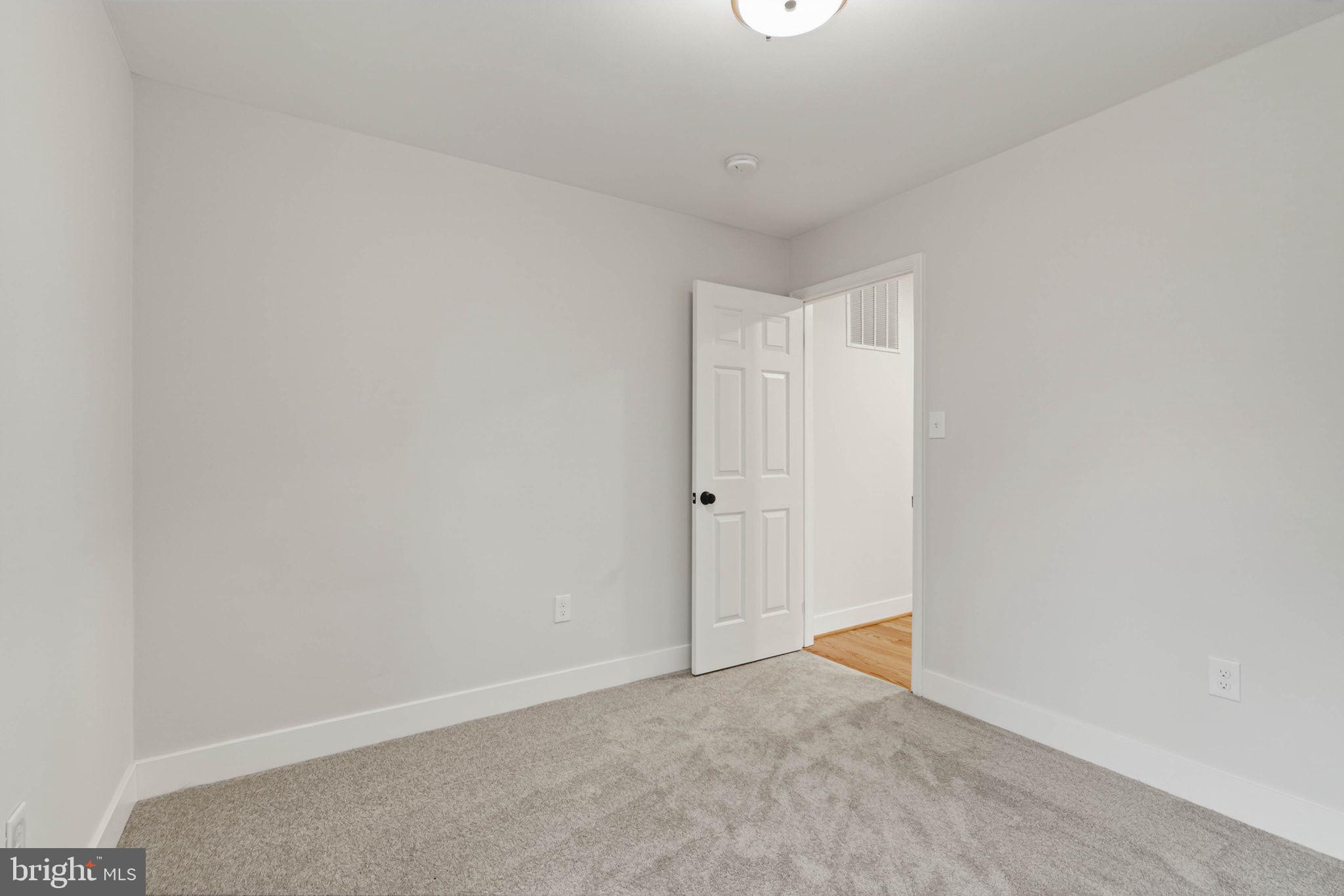 OAKTON GLEN - Residential