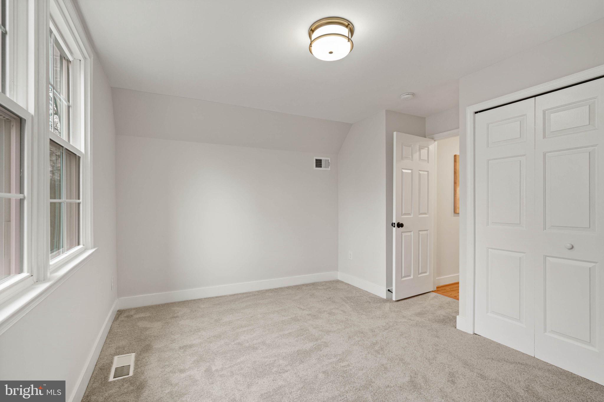 OAKTON GLEN - Residential