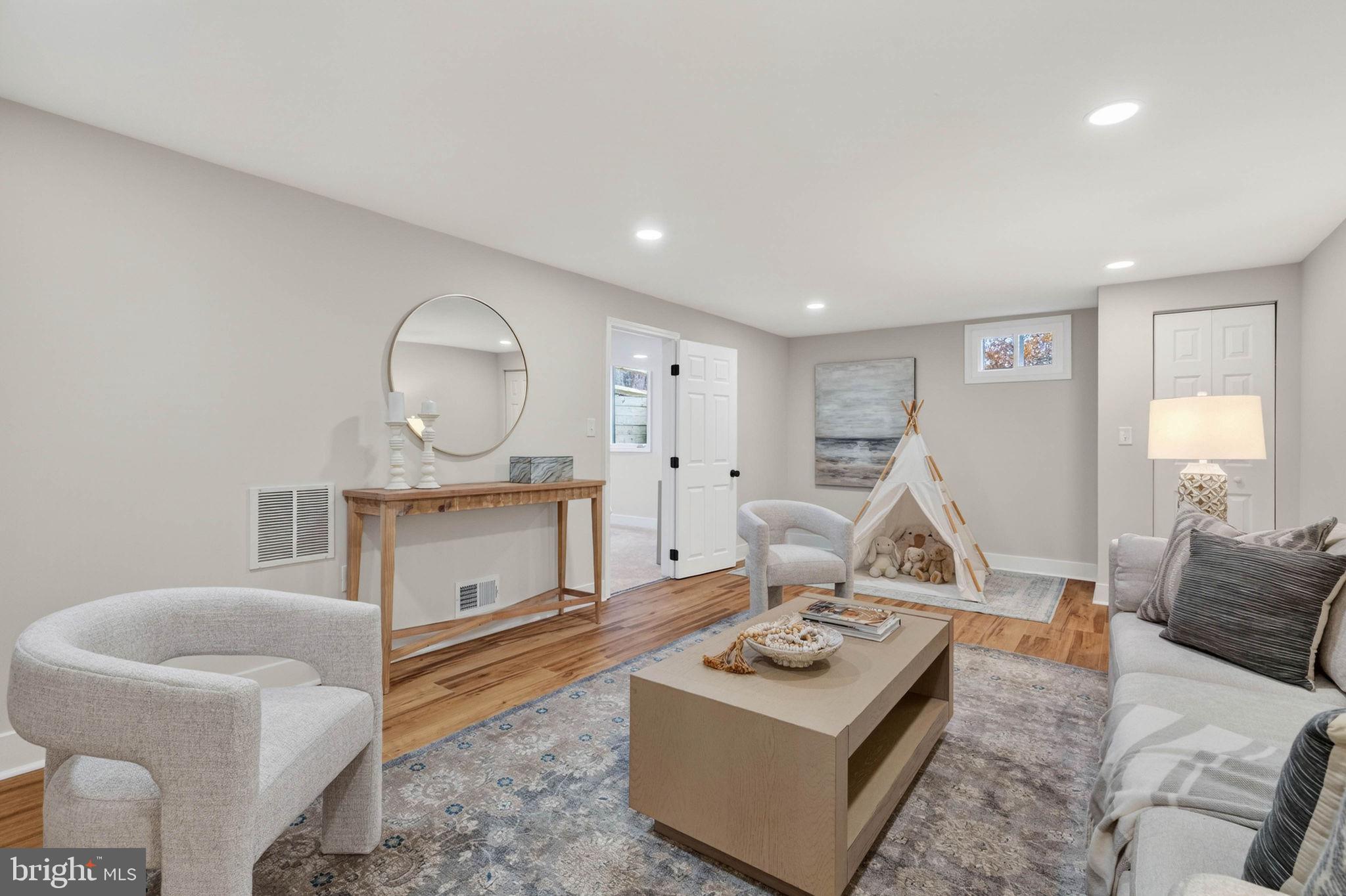 OAKTON GLEN - Residential