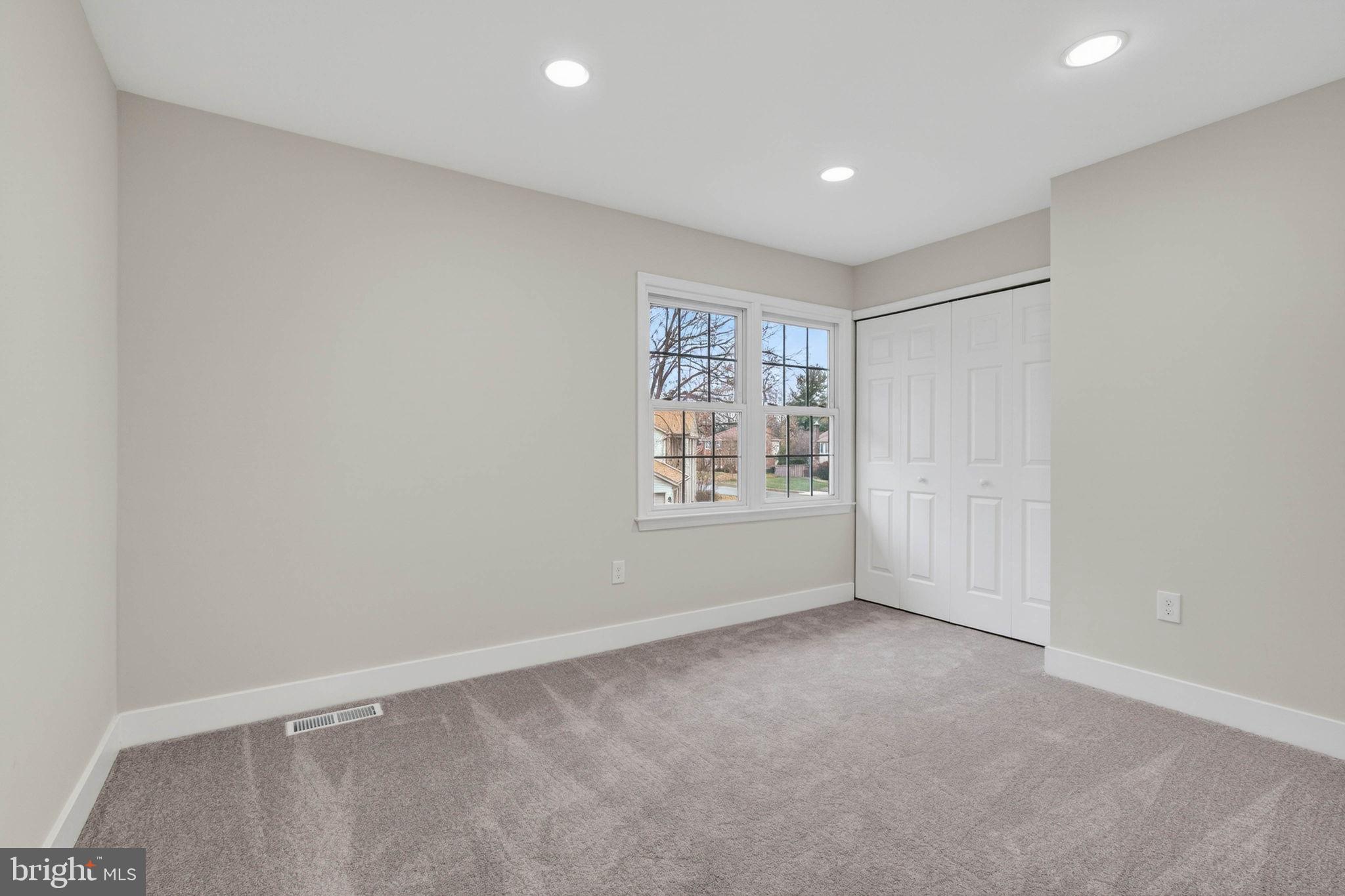 OAKTON GLEN - Residential