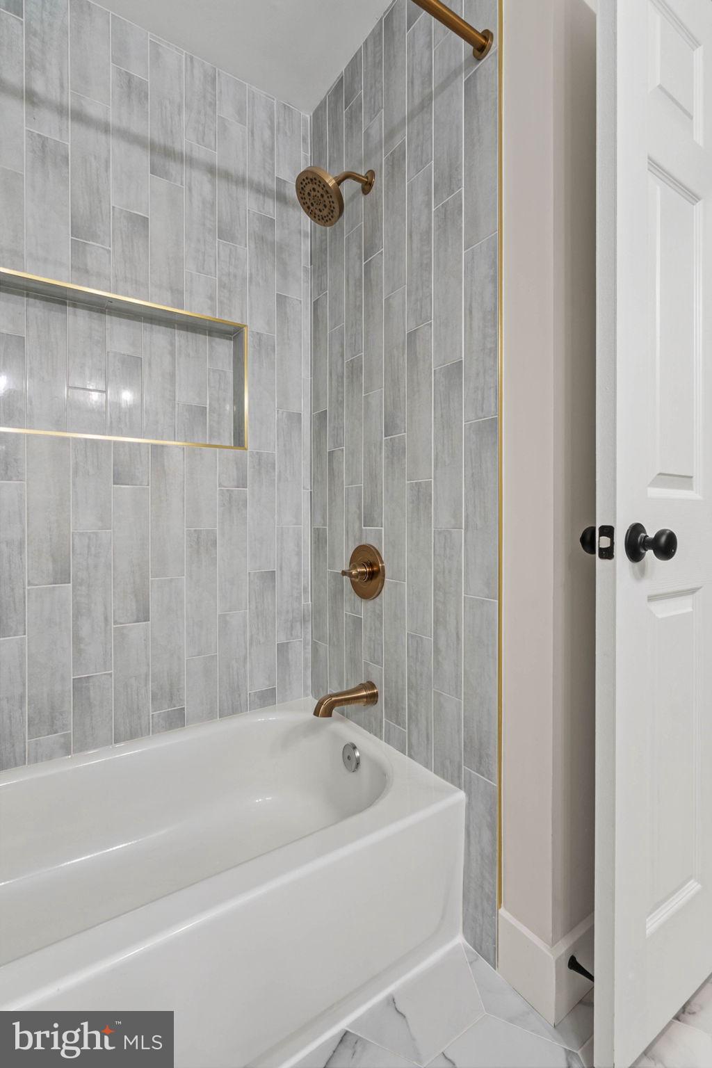 OAKTON GLEN - Residential