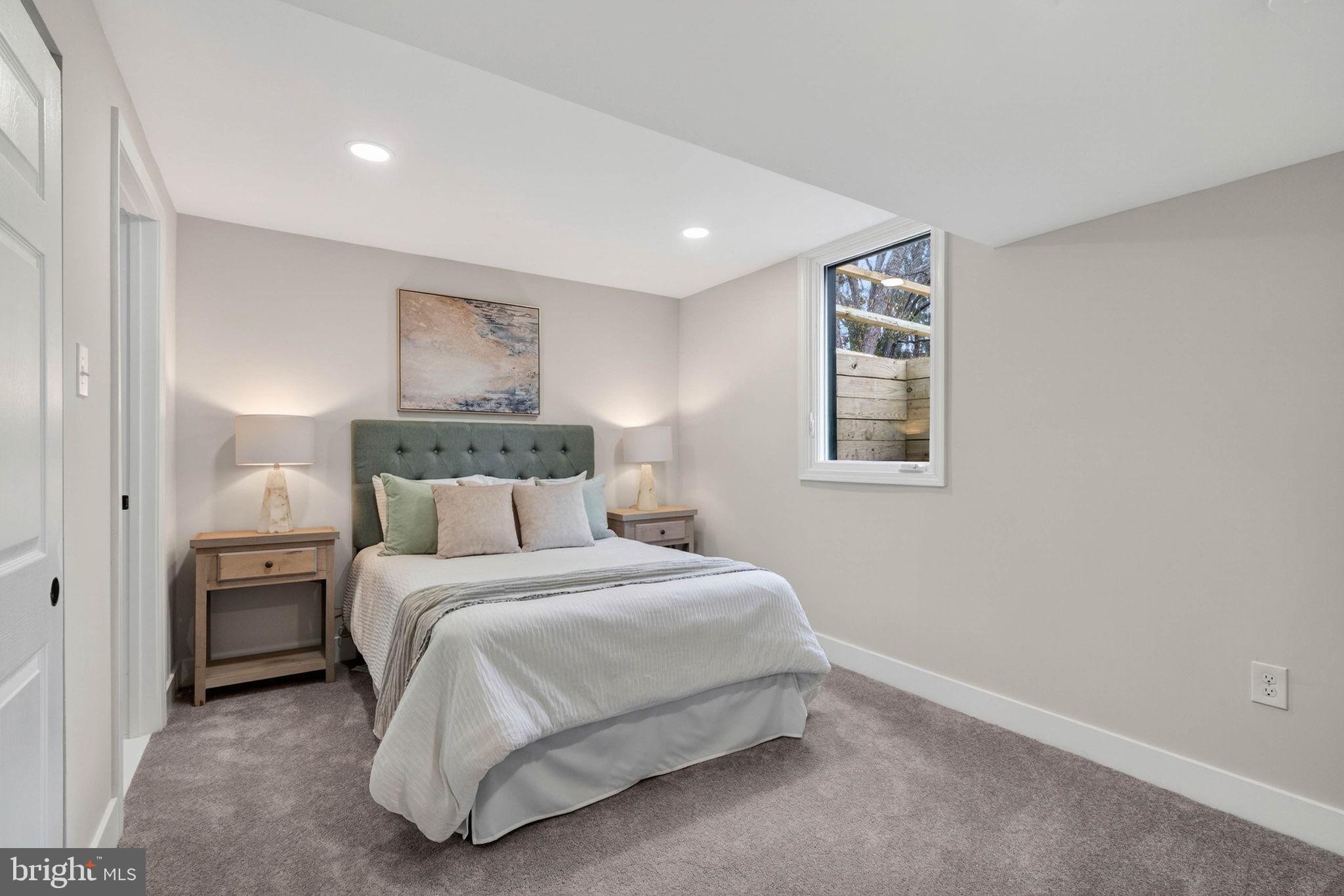 OAKTON GLEN - Residential