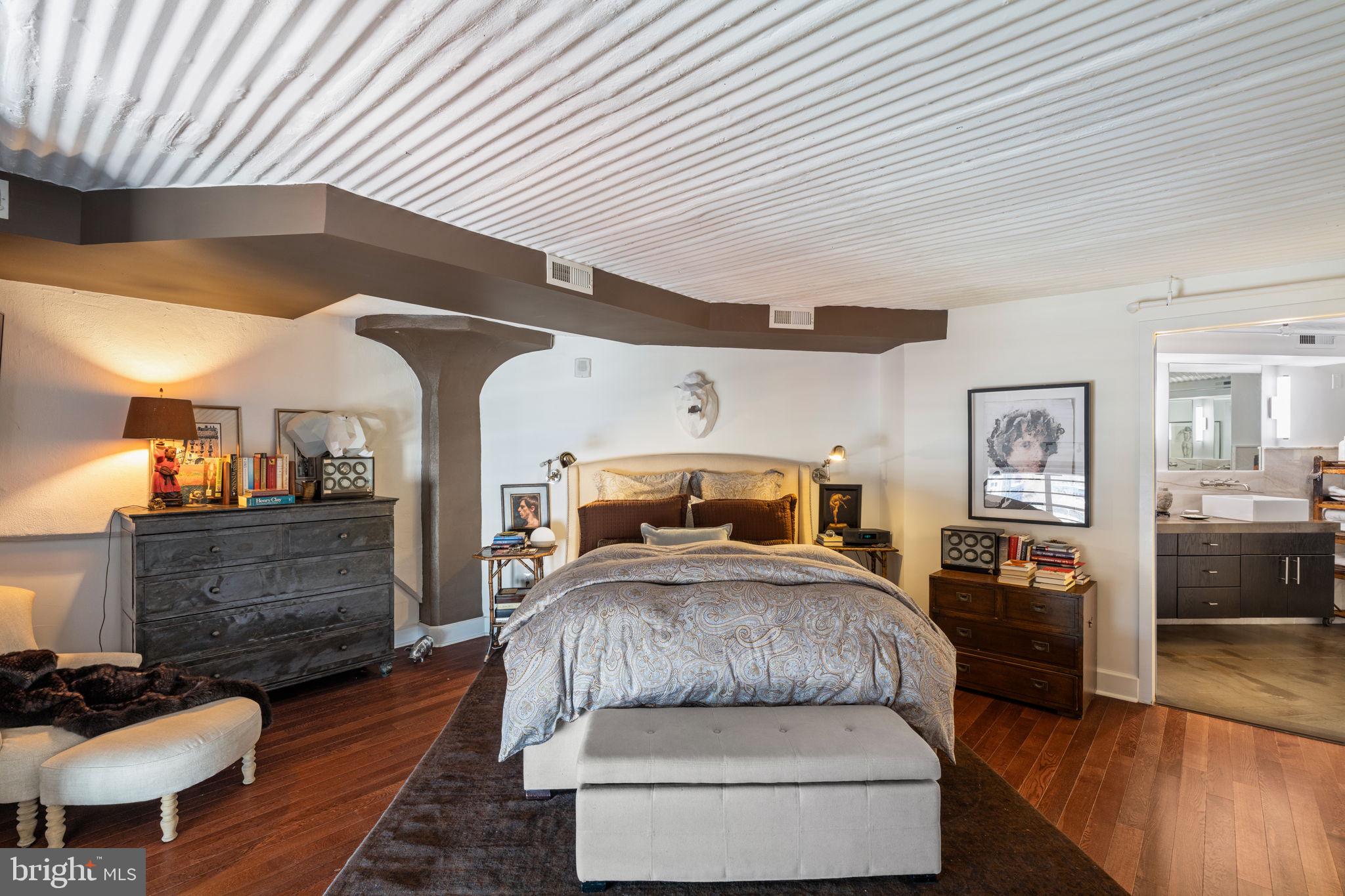 LOGAN SQUARE - Residential