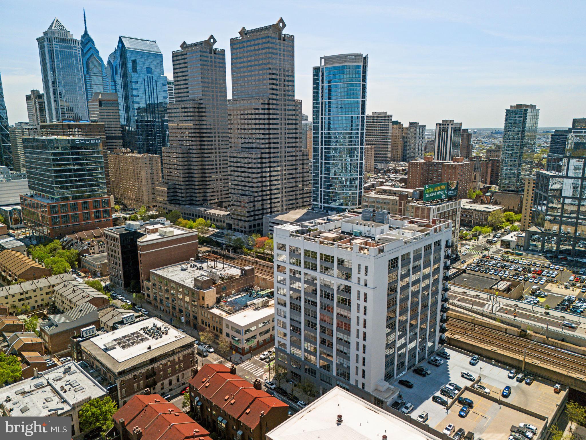LOGAN SQUARE - Residential