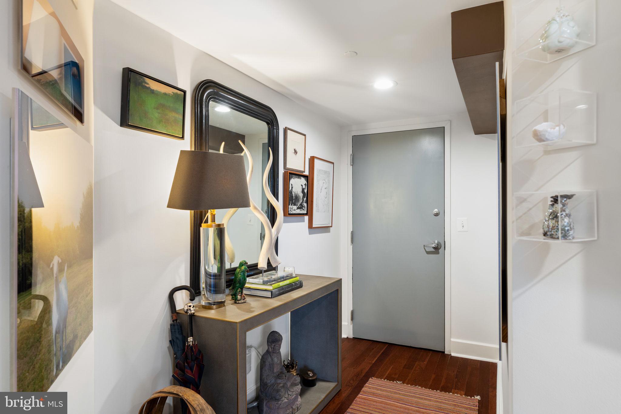 LOGAN SQUARE - Residential