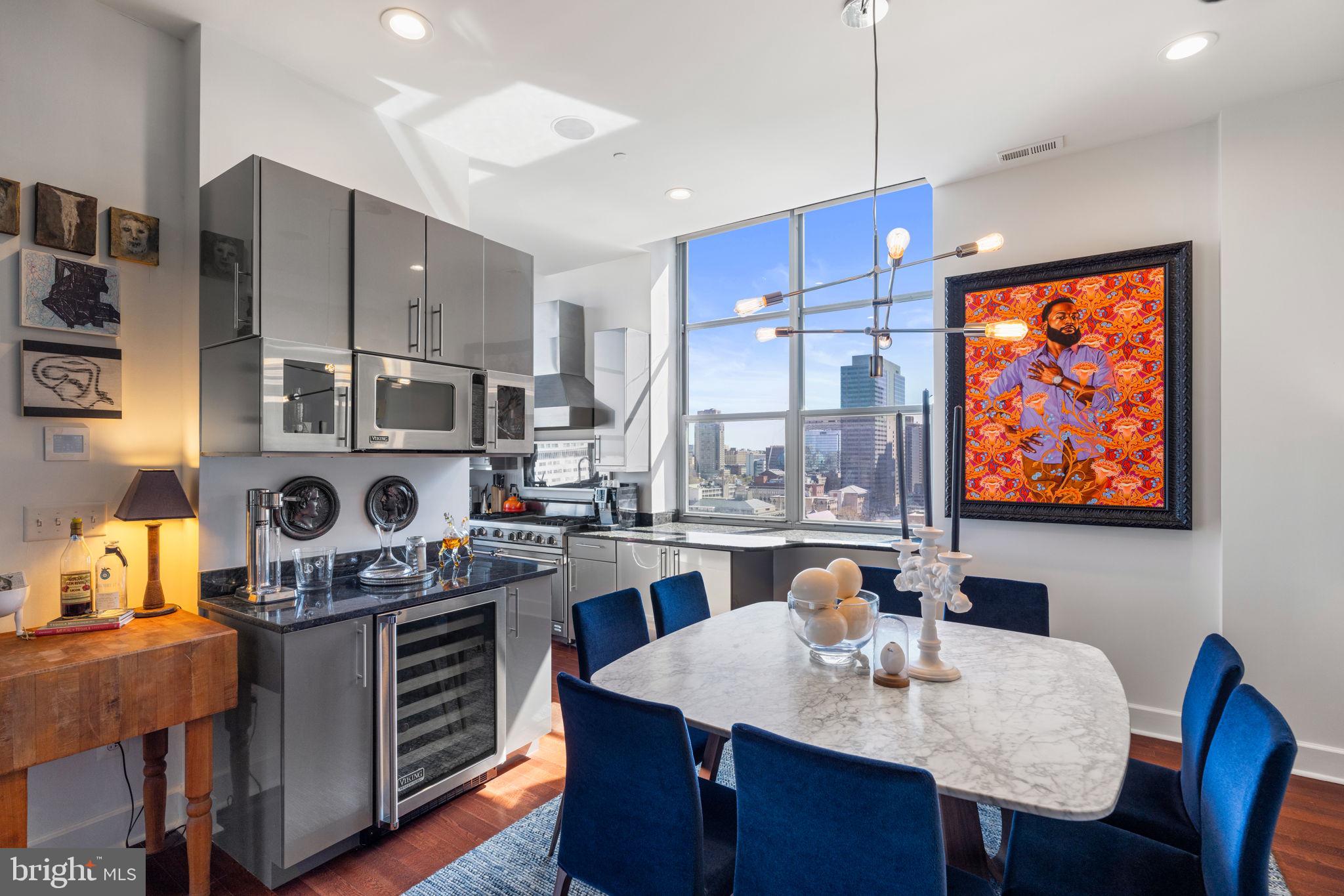 LOGAN SQUARE - Residential