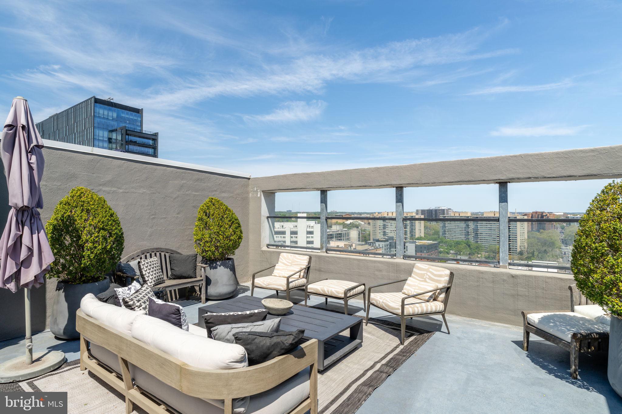 LOGAN SQUARE - Residential
