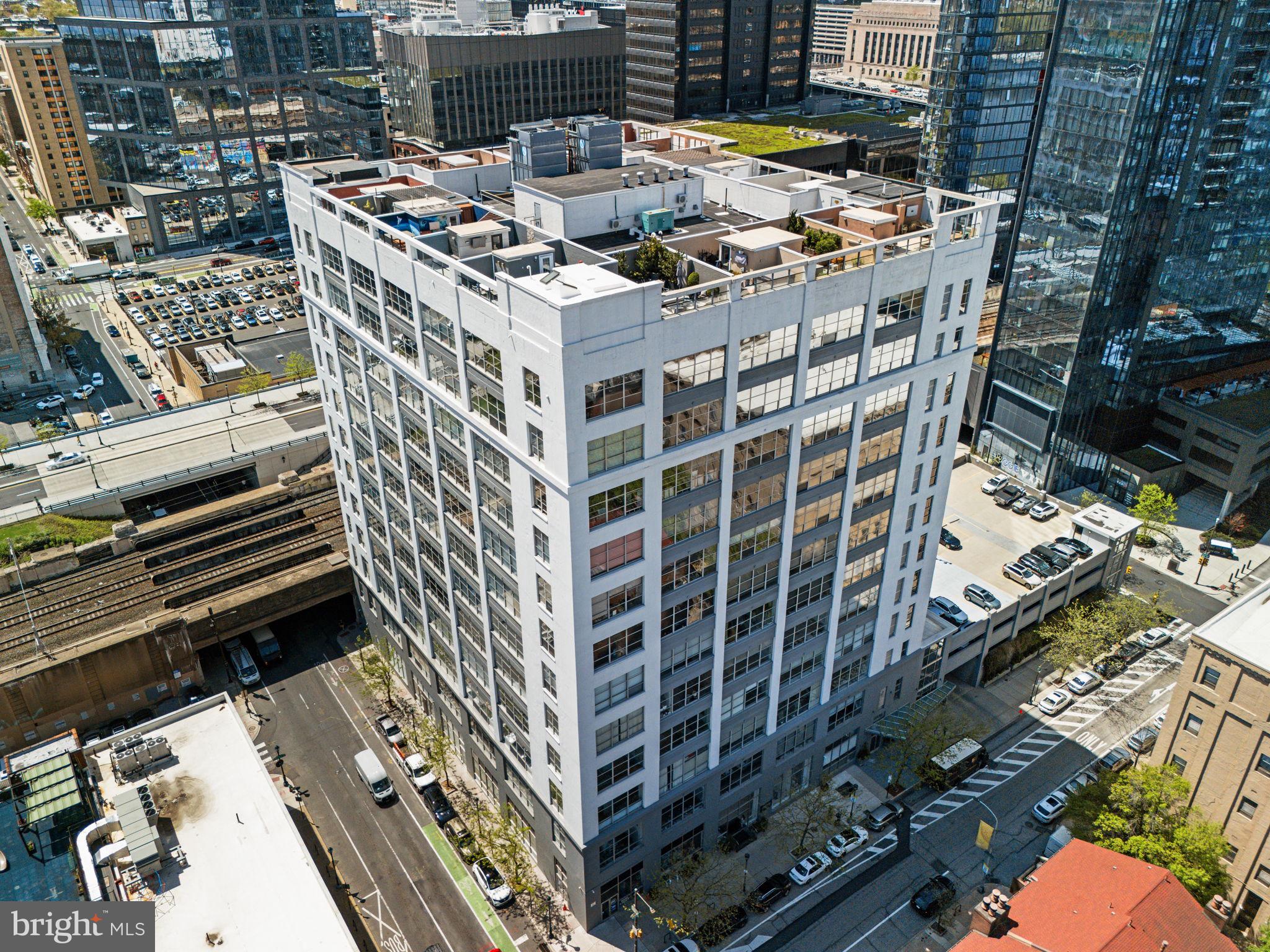 LOGAN SQUARE - Residential